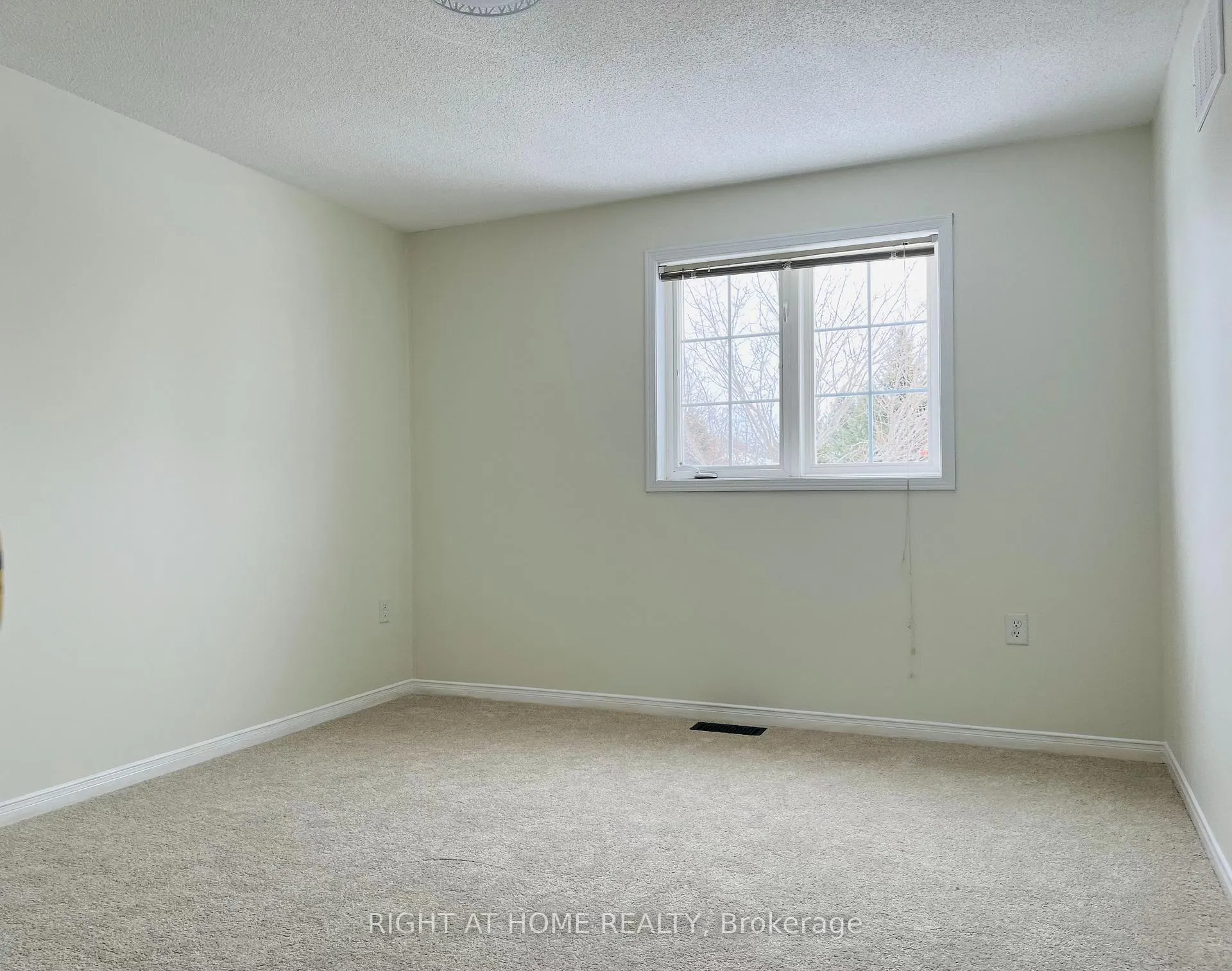 Photo 11 of 14 Downing Crescent, Barrie, Holly — HOMEH