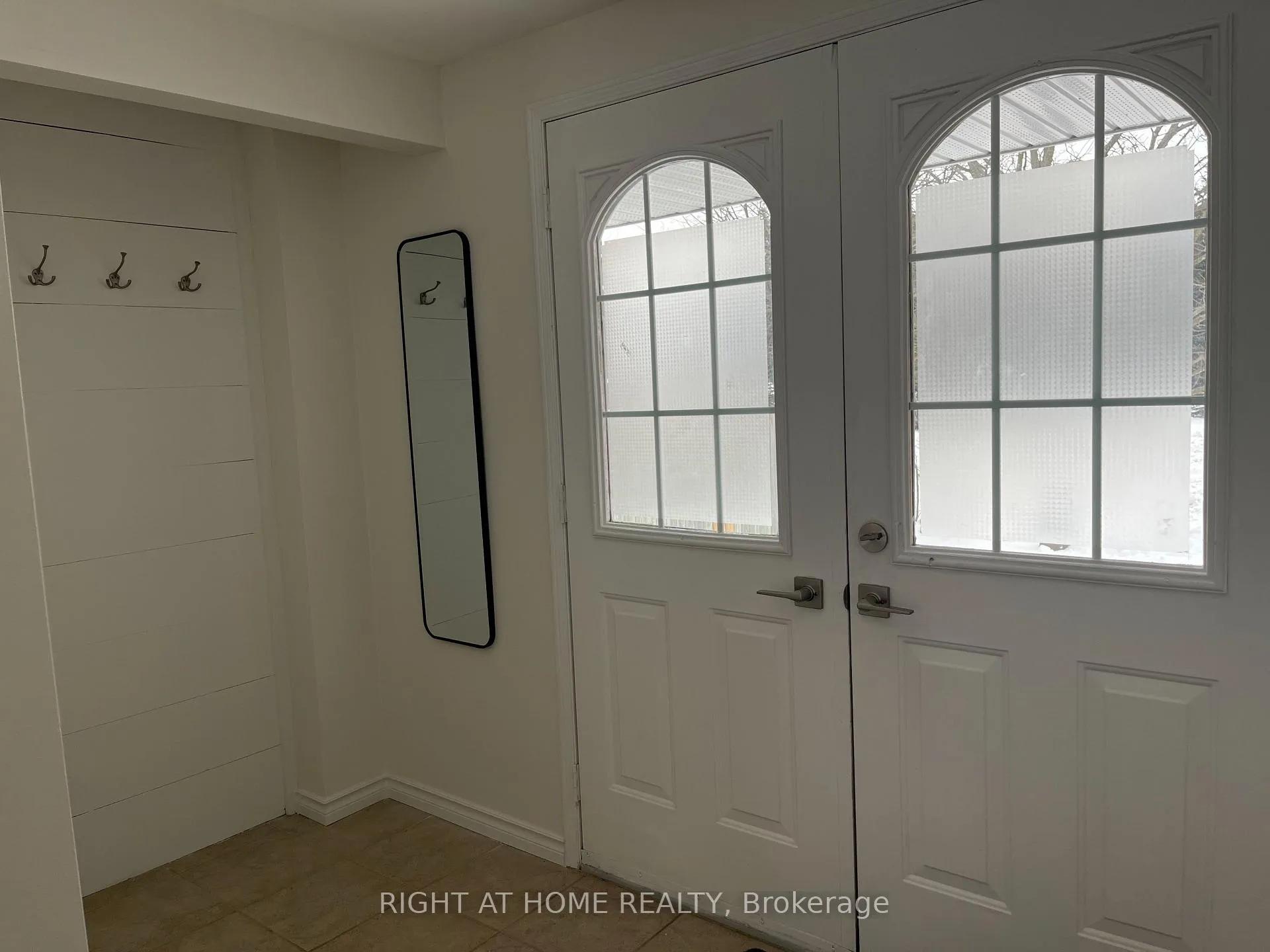 Photo 13 of 14 Downing Crescent, Barrie, Holly — HOMEH