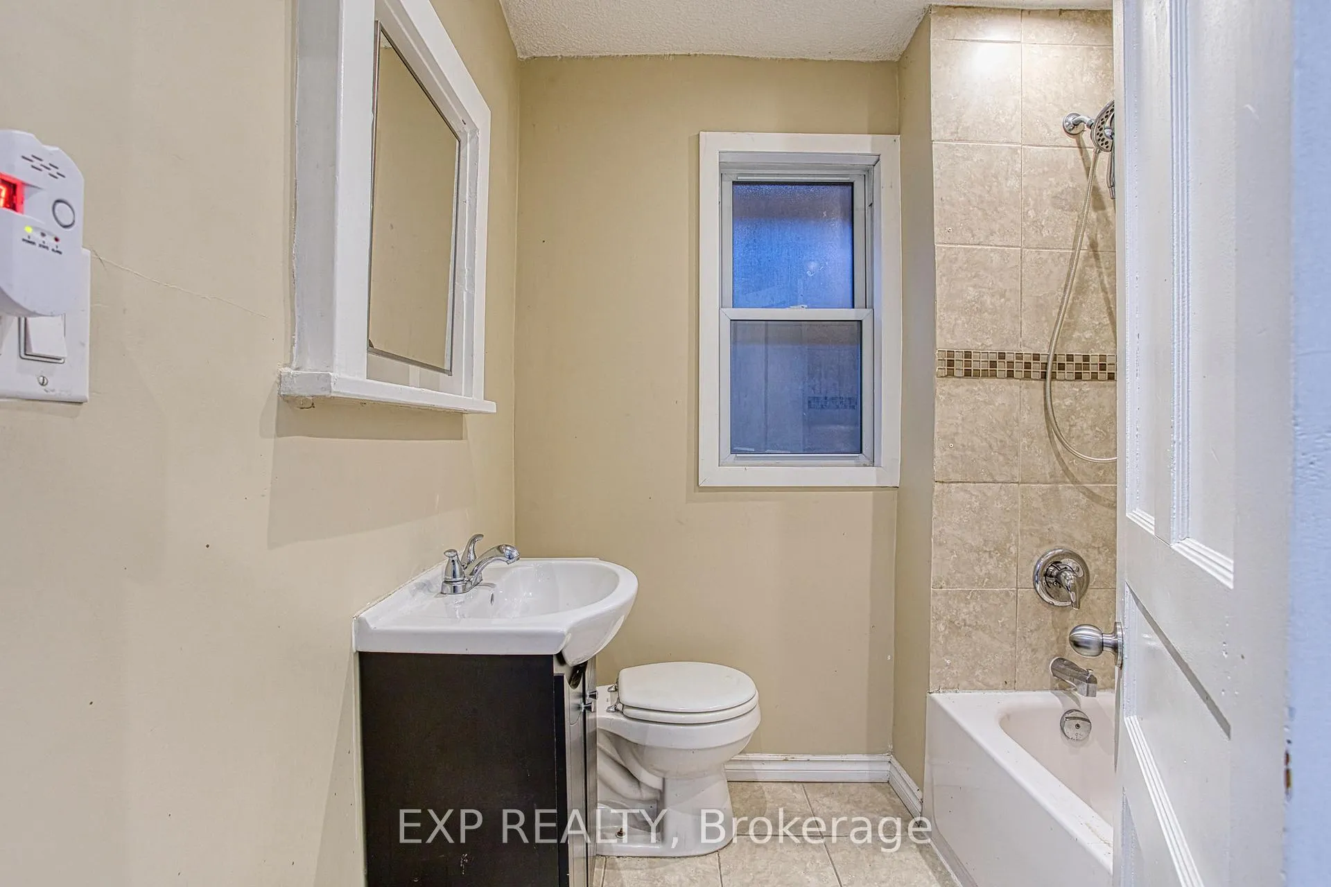 Photo 24 of 20 Senator Avenue, Hamilton, Stipley — HOMEH