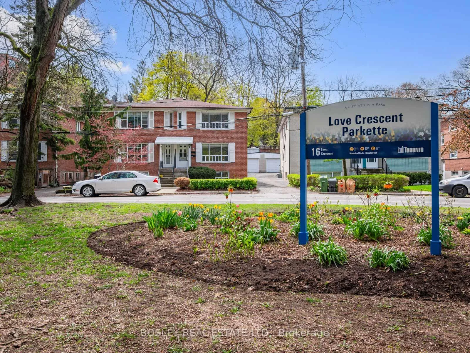 Photo 2 of 9 Love Crescent, Toronto, East End-Danforth — HOMEH