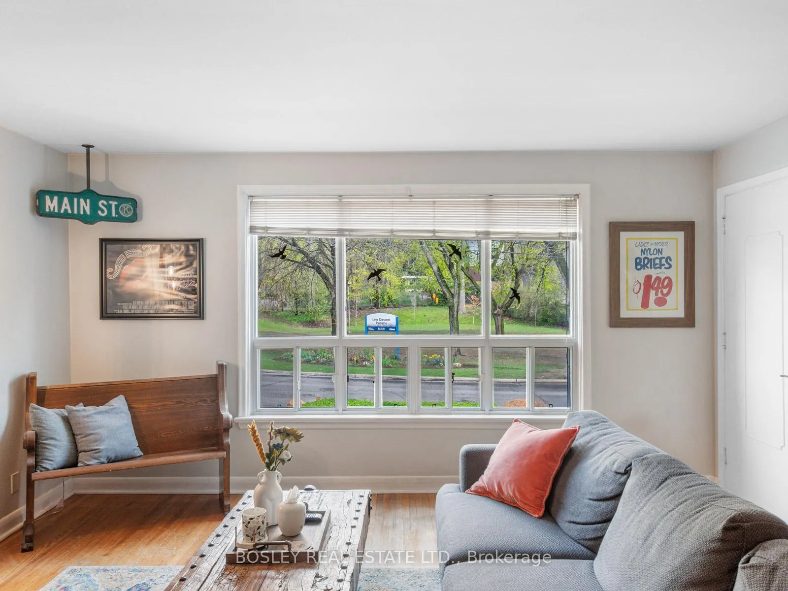 Photo 10 of 9 Love Crescent, Toronto, East End-Danforth — HOMEH