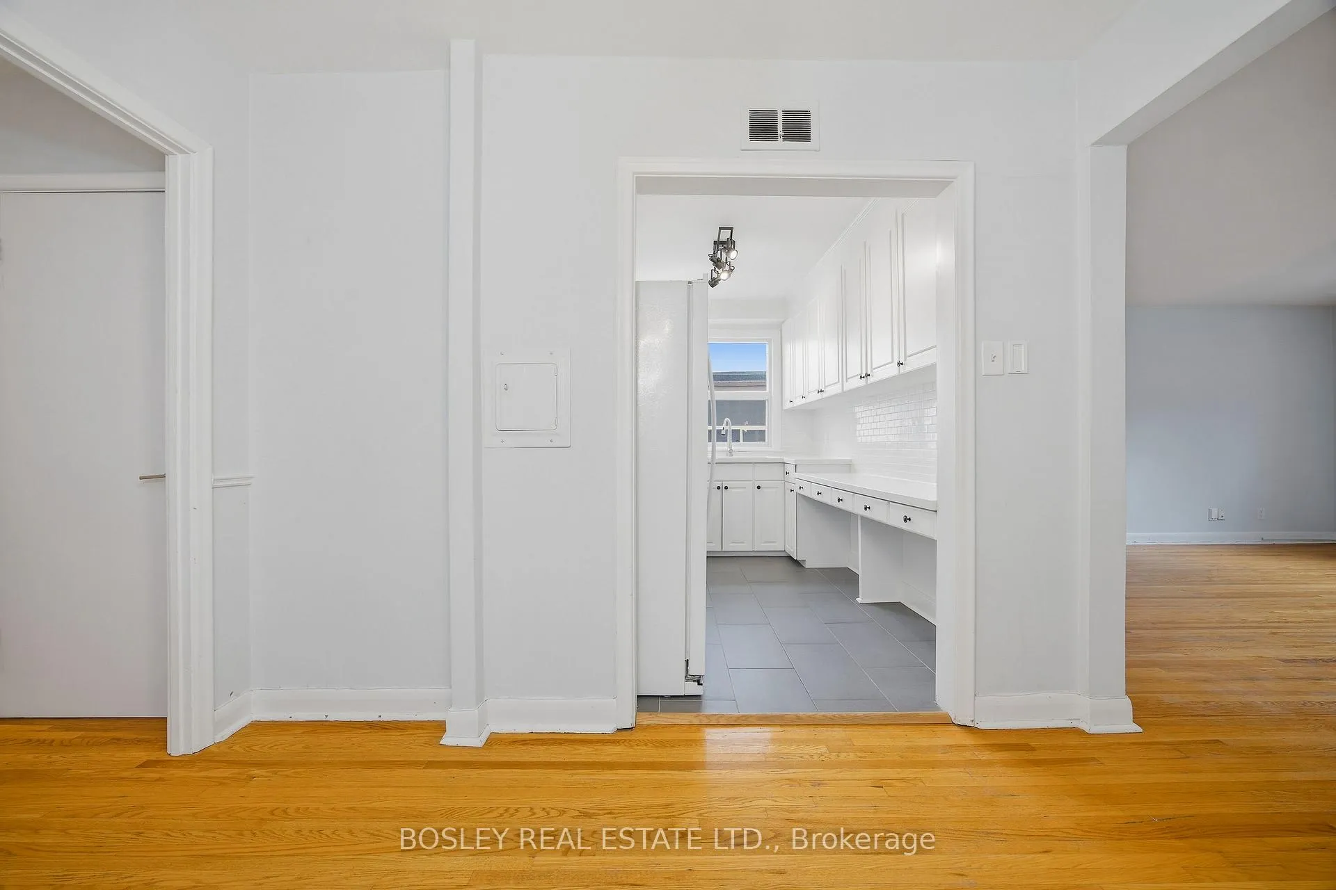 Photo 23 of 9 Love Crescent, Toronto, East End-Danforth — HOMEH