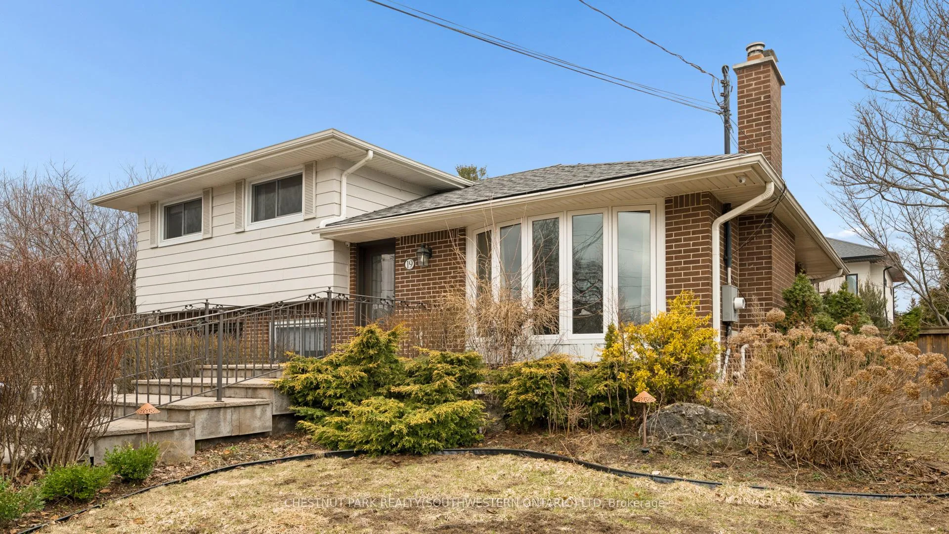 Photo 2 of 19 Douglas Road, Hamilton, Ancaster — HOMEH