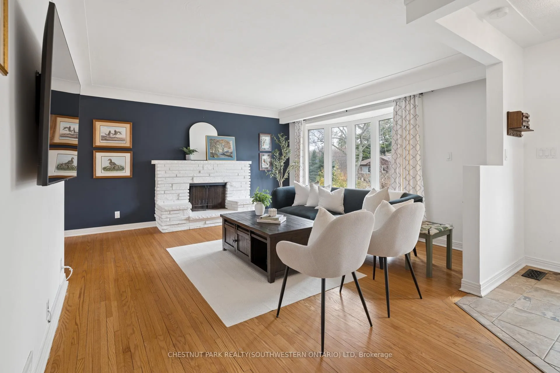 Photo 6 of 19 Douglas Road, Hamilton, Ancaster — HOMEH