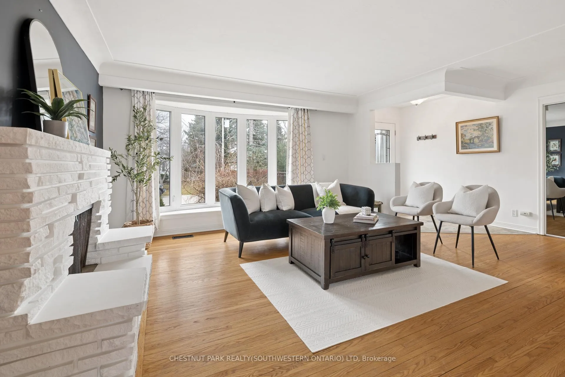 Photo 7 of 19 Douglas Road, Hamilton, Ancaster — HOMEH