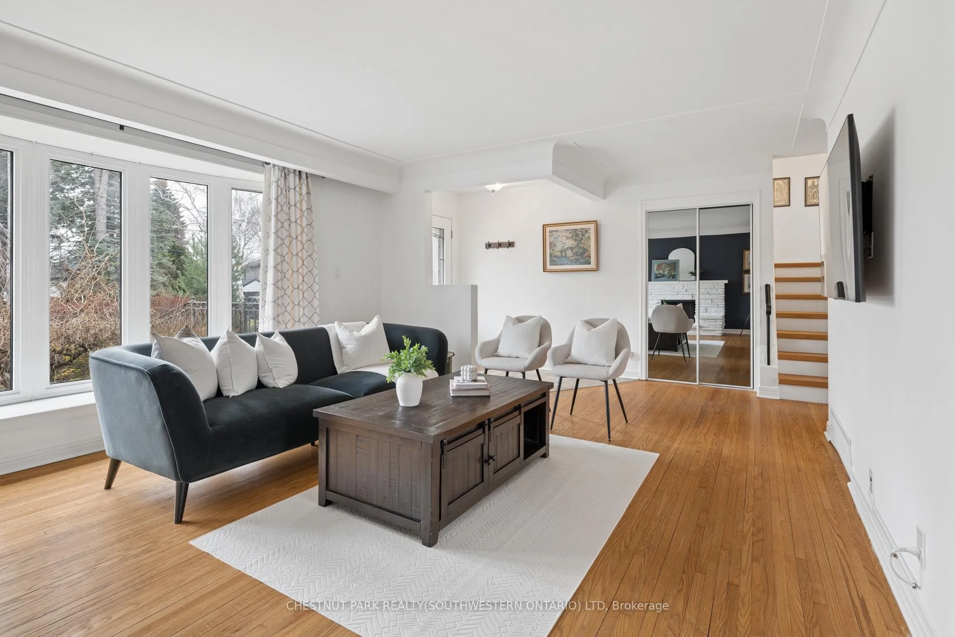 Photo 8 of 19 Douglas Road, Hamilton, Ancaster — HOMEH