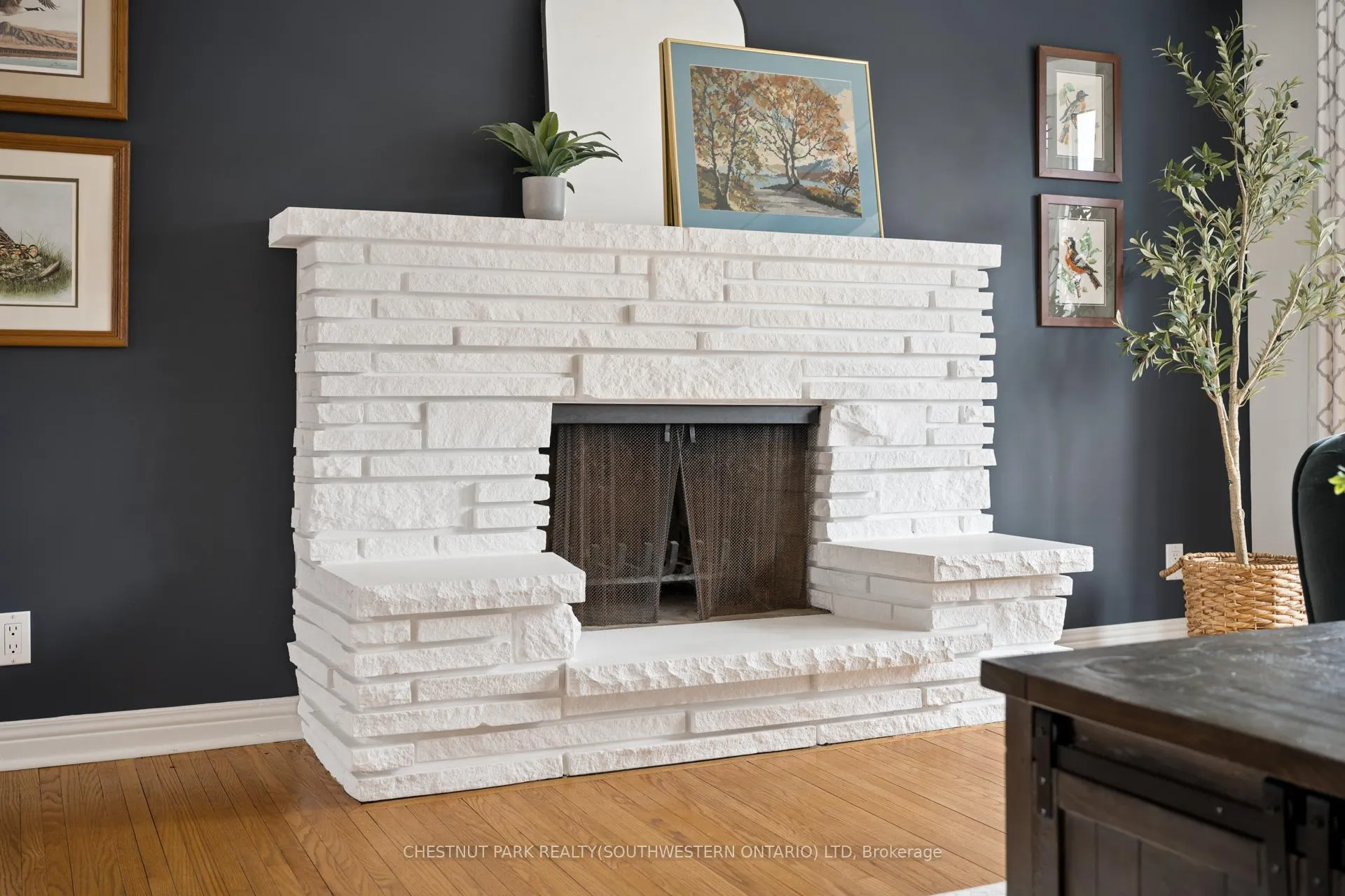 Photo 9 of 19 Douglas Road, Hamilton, Ancaster — HOMEH
