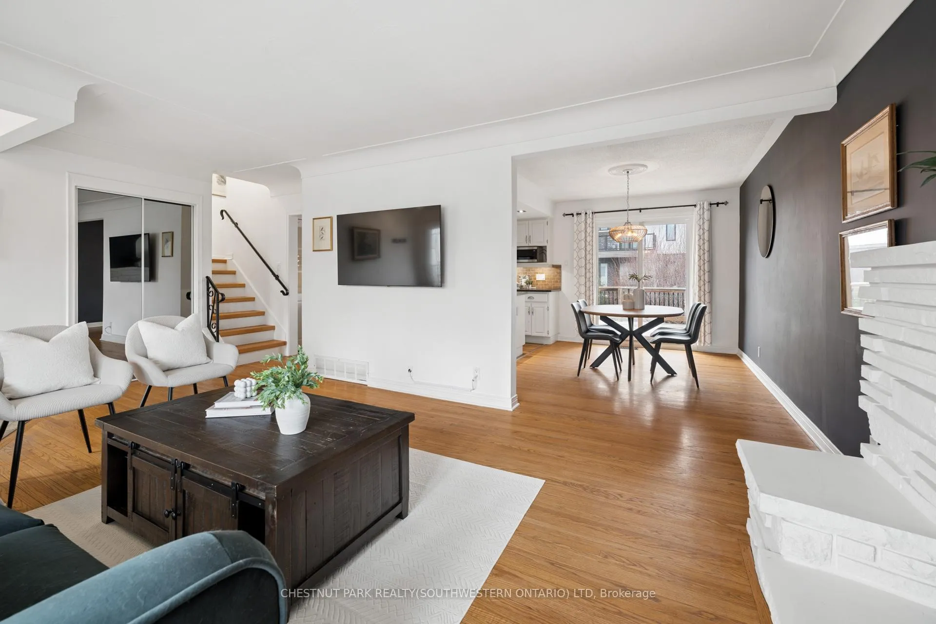Photo 10 of 19 Douglas Road, Hamilton, Ancaster — HOMEH