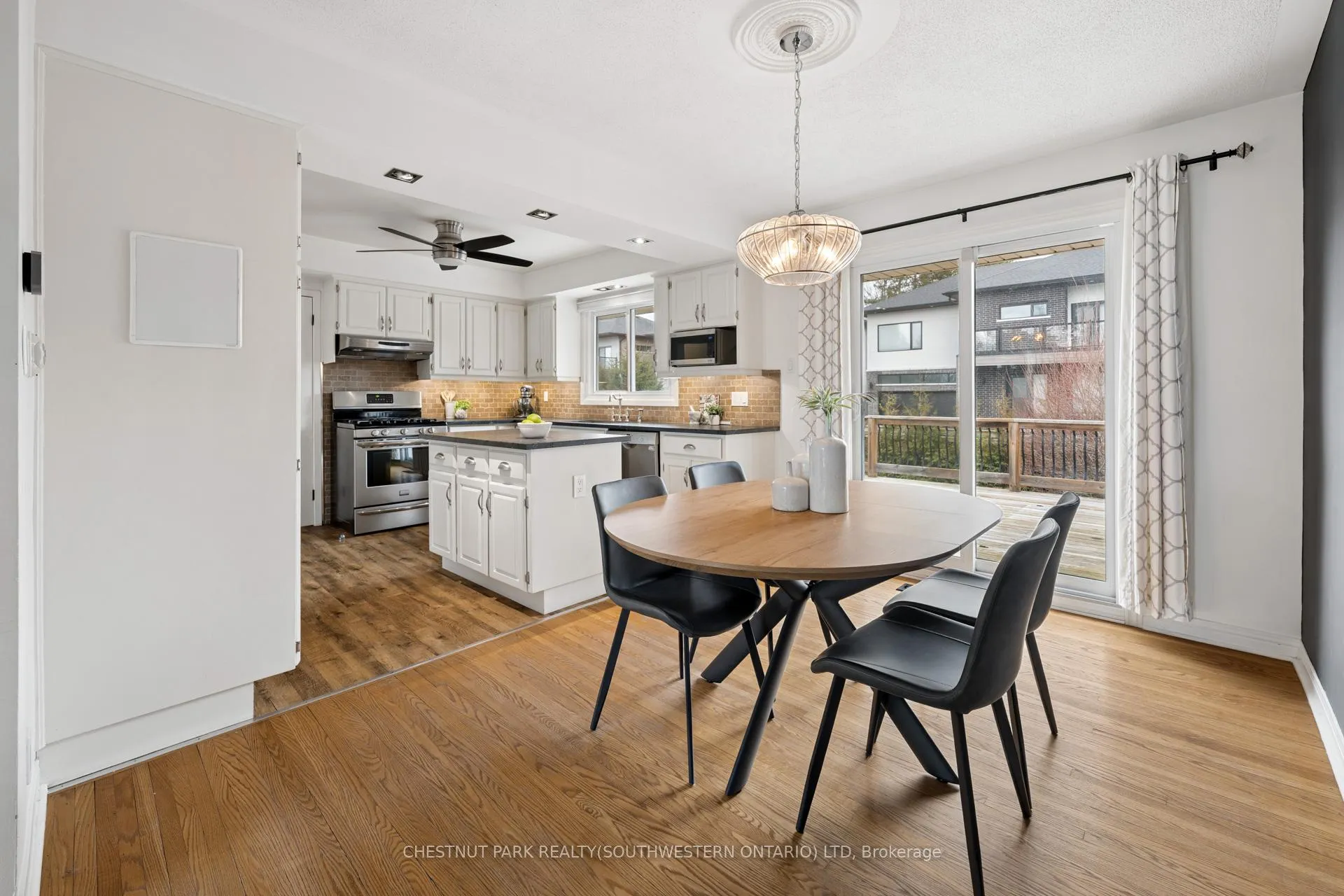 Photo 11 of 19 Douglas Road, Hamilton, Ancaster — HOMEH