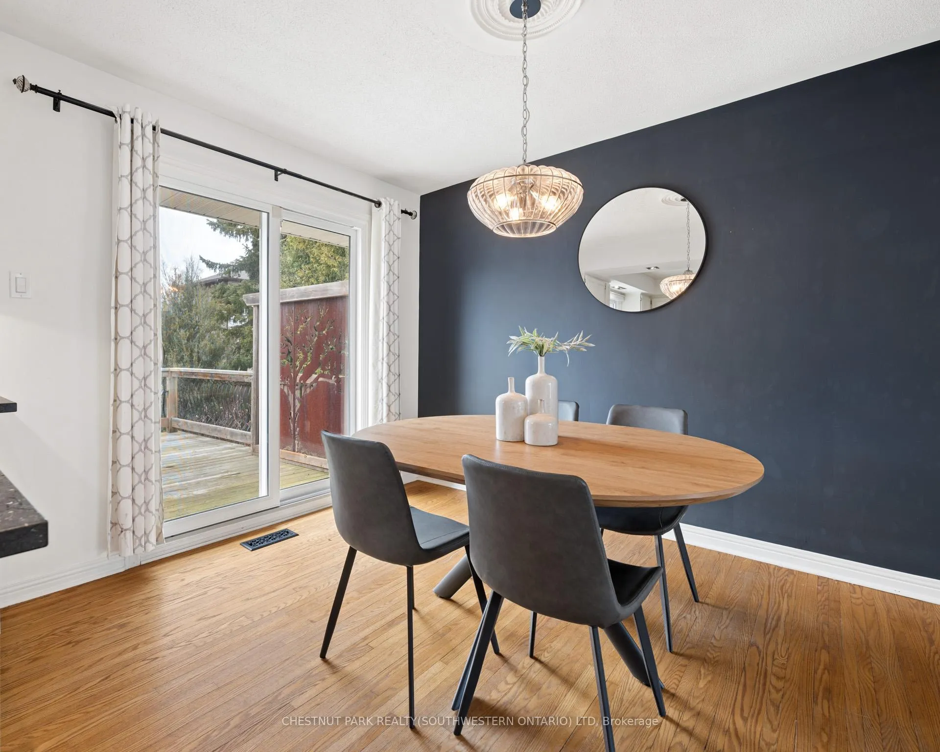 Photo 12 of 19 Douglas Road, Hamilton, Ancaster — HOMEH