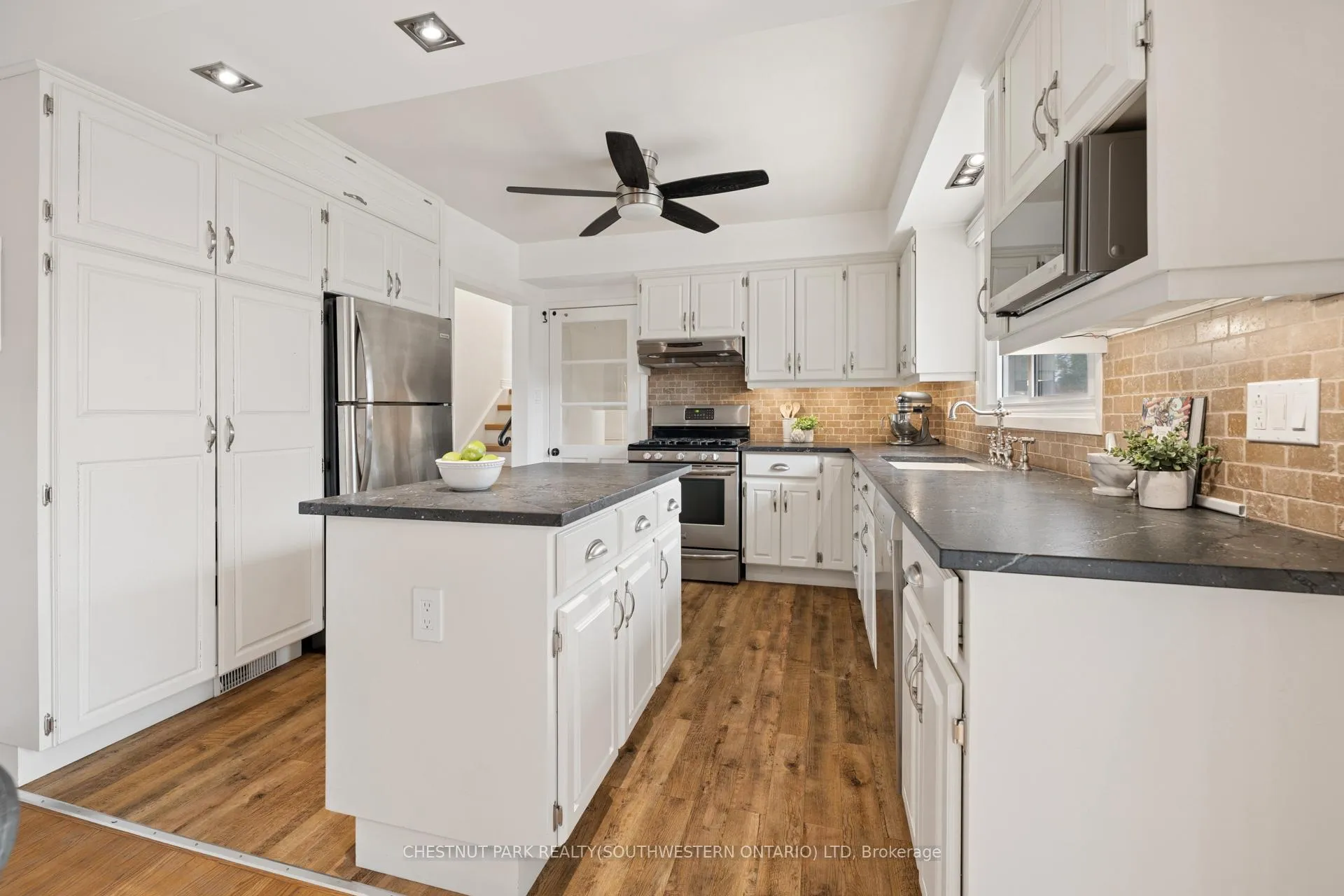 Photo 14 of 19 Douglas Road, Hamilton, Ancaster — HOMEH