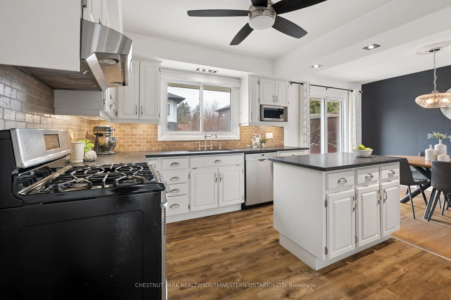 Photo 15 of 19 Douglas Road, Hamilton, Ancaster — HOMEH