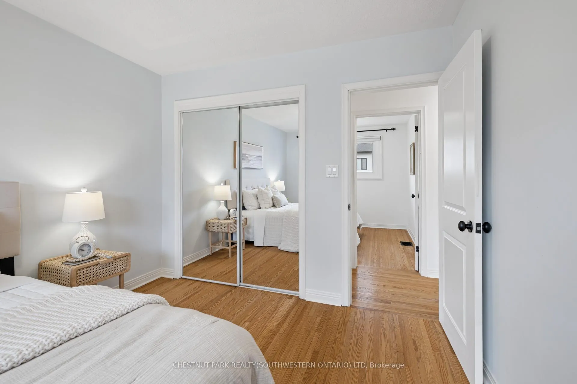 Photo 17 of 19 Douglas Road, Hamilton, Ancaster — HOMEH
