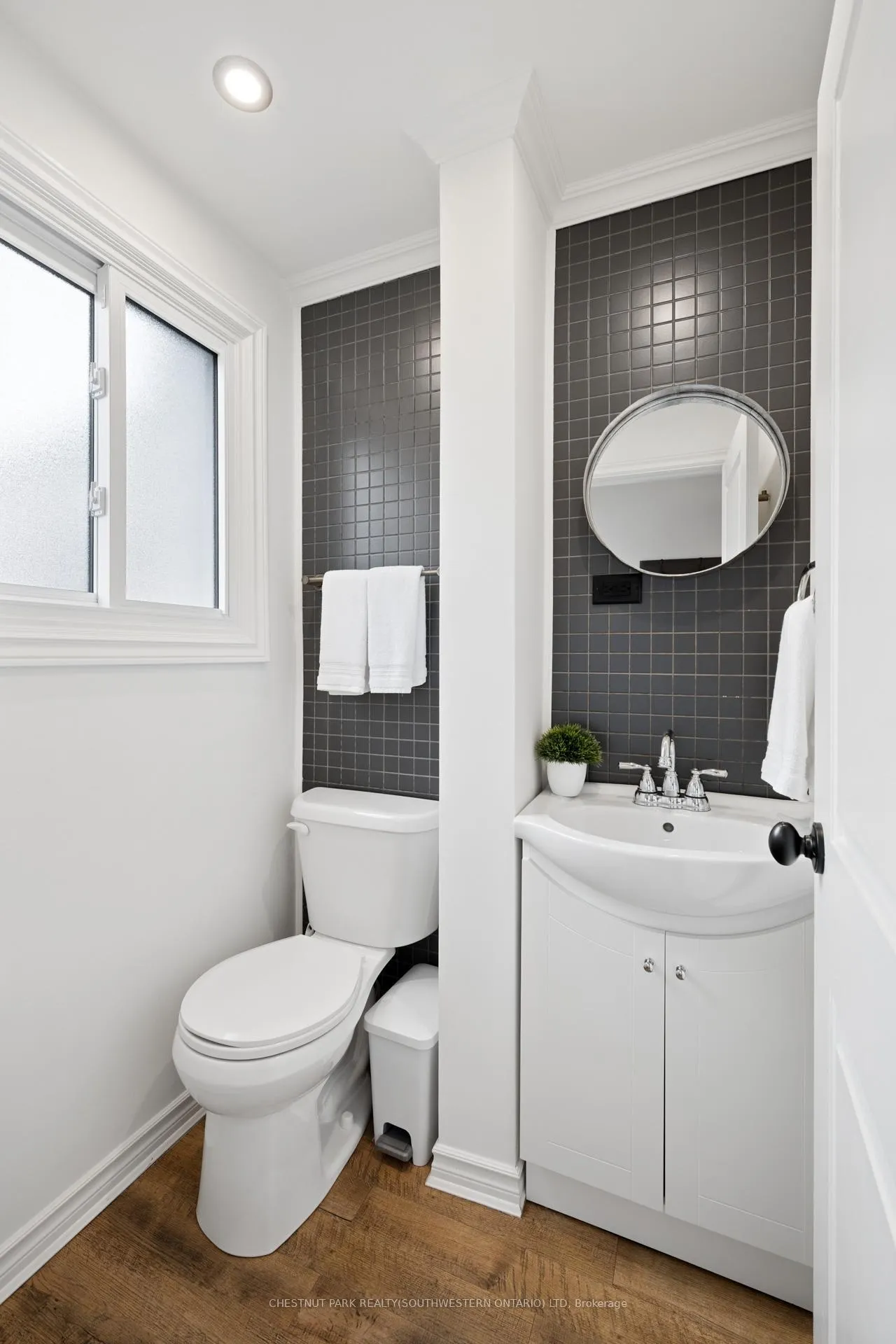 Photo 28 of 19 Douglas Road, Hamilton, Ancaster — HOMEH
