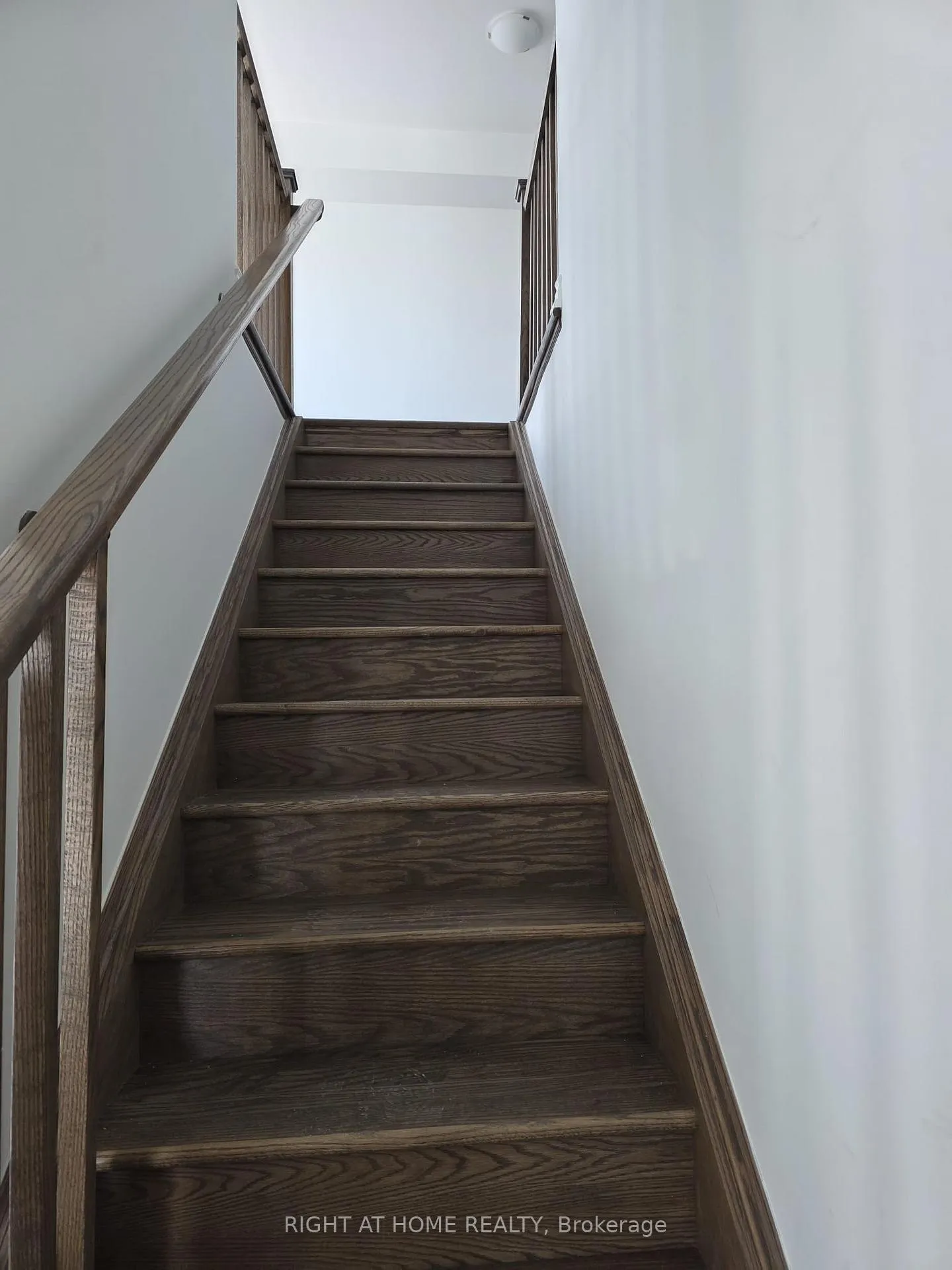 Photo 6 of 84 Yorkshire Drive, Barrie, Rural Barrie Southeast — HOMEH