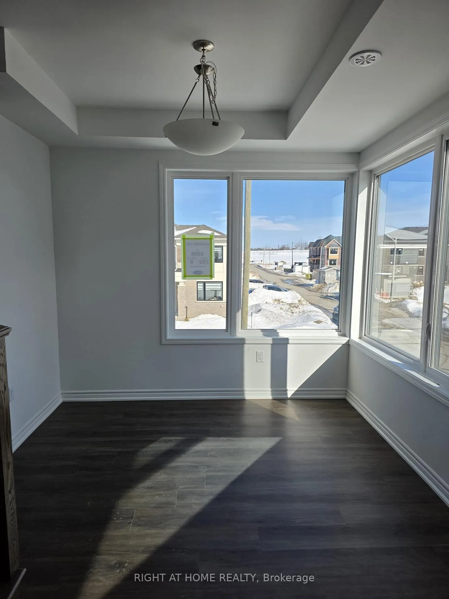 Photo 10 of 84 Yorkshire Drive, Barrie, Rural Barrie Southeast — HOMEH