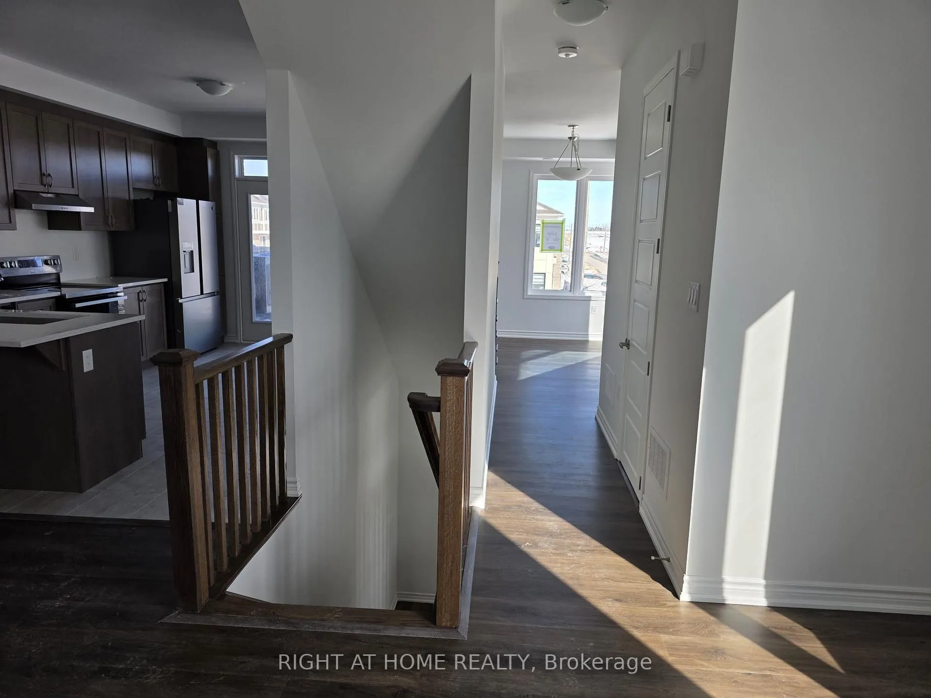Photo 11 of 84 Yorkshire Drive, Barrie, Rural Barrie Southeast — HOMEH