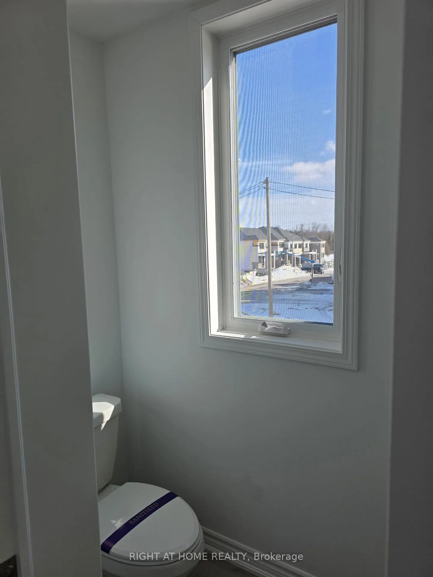 Photo 12 of 84 Yorkshire Drive, Barrie, Rural Barrie Southeast — HOMEH