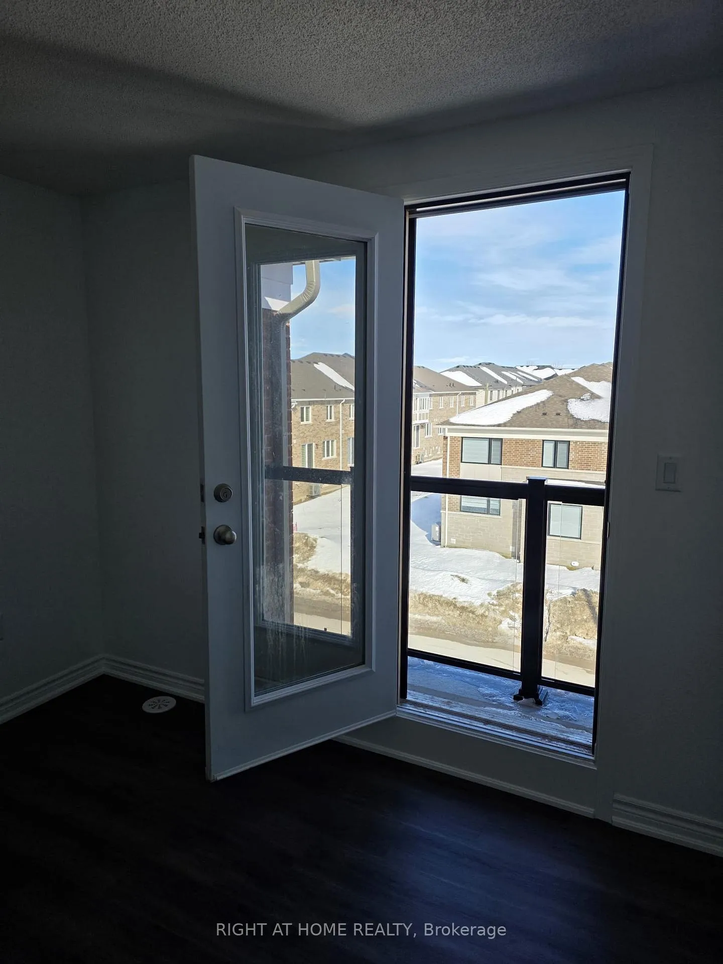Photo 17 of 84 Yorkshire Drive, Barrie, Rural Barrie Southeast — HOMEH