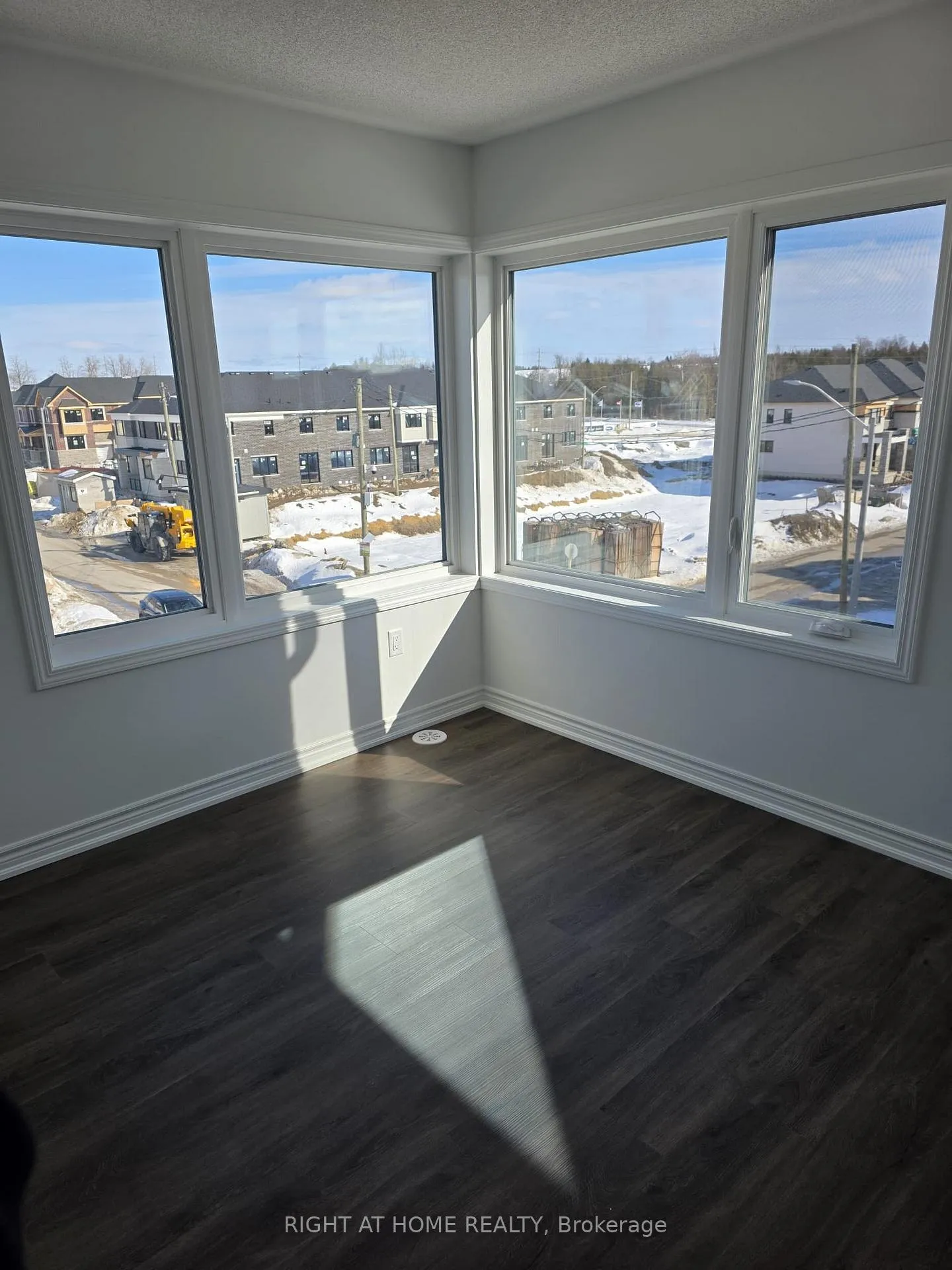 Photo 18 of 84 Yorkshire Drive, Barrie, Rural Barrie Southeast — HOMEH