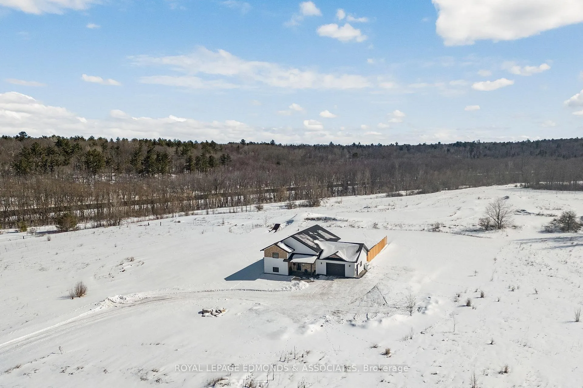 Photo 5 of 1097 Sutherland Road, Whitewater Region, Whitewater Region — HOMEH