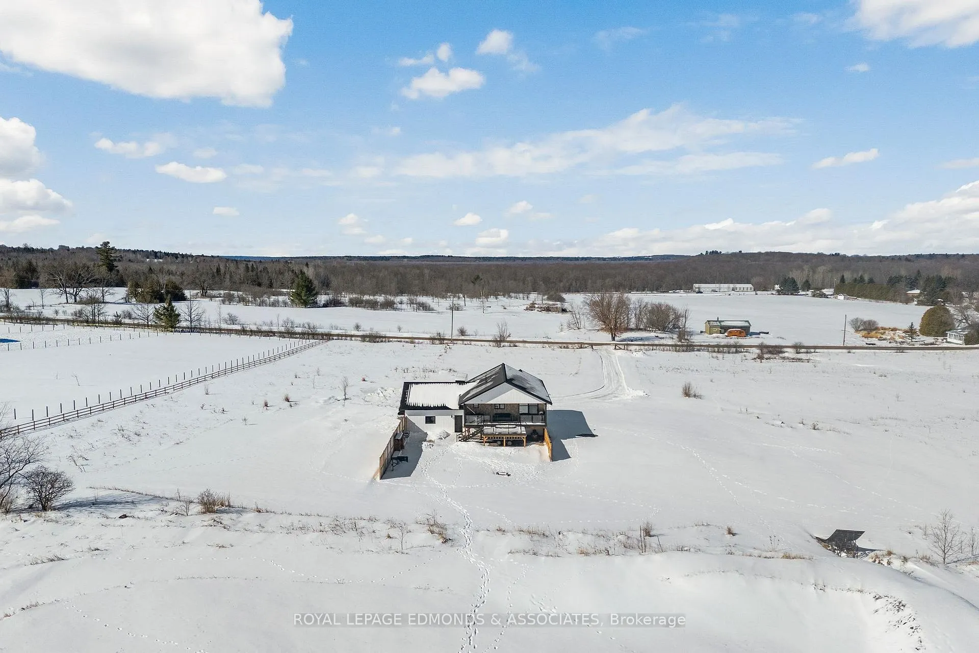 Photo 7 of 1097 Sutherland Road, Whitewater Region, Whitewater Region — HOMEH