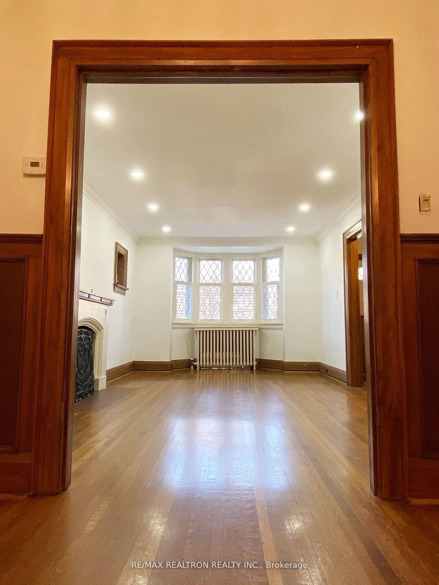 Photo 4 of 225 Glenview Avenue, Toronto, Lawrence Park South — HOMEH