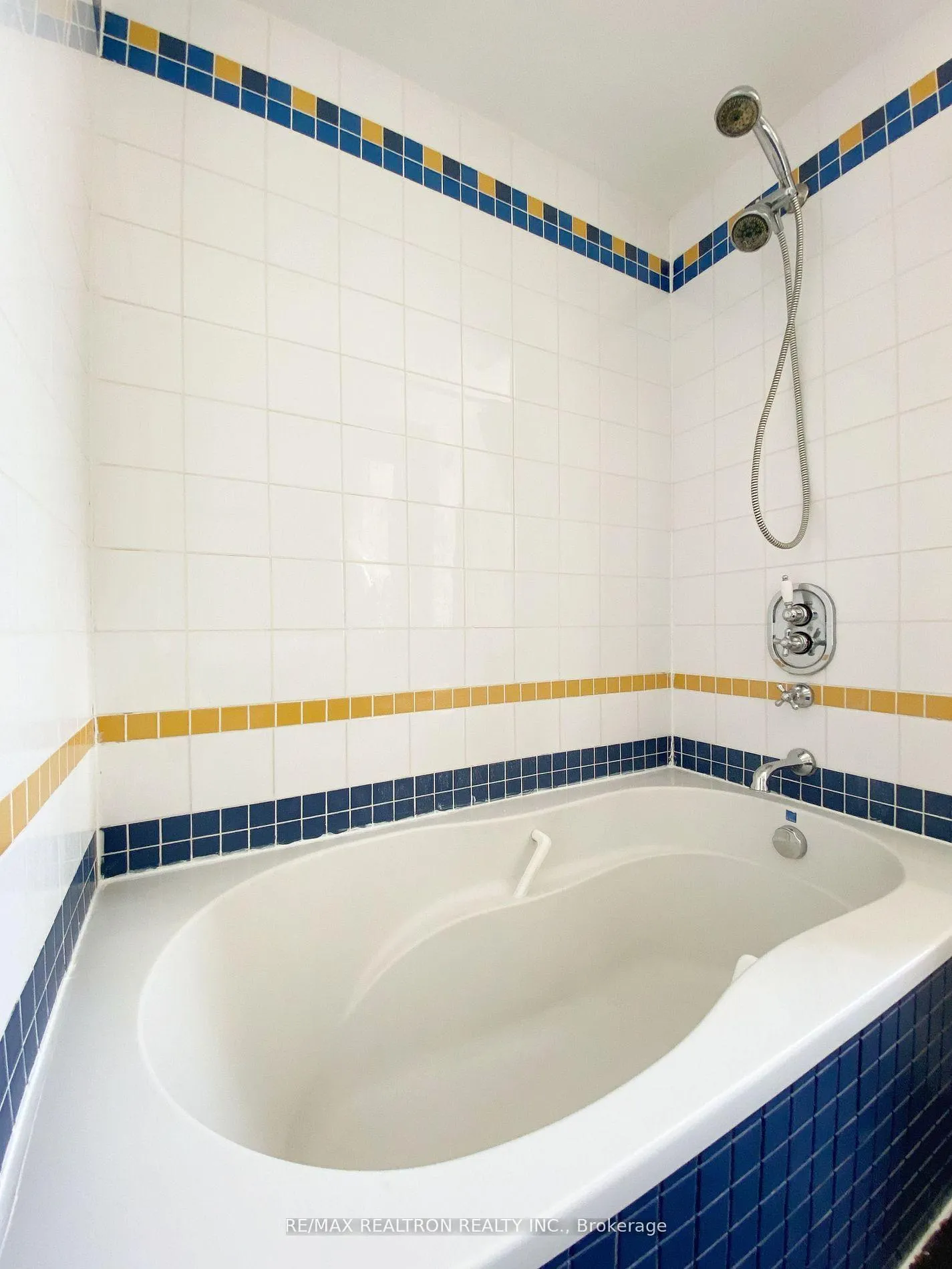 Photo 10 of 225 Glenview Avenue, Toronto, Lawrence Park South — HOMEH