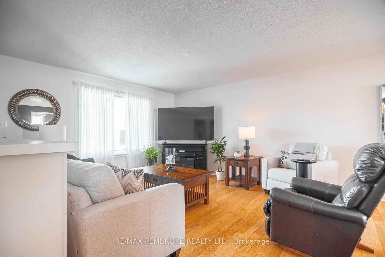 Photo 5 of 529 Angus Campbell Drive, Pembroke — HOMEH