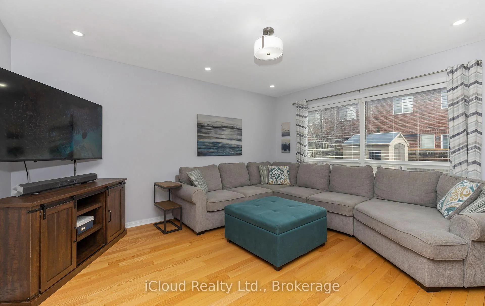 Photo 10 of 935 Vickerman Way, Milton, Coates — HOMEH