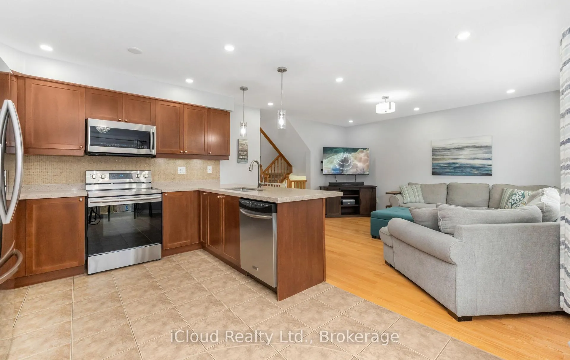 Photo 12 of 935 Vickerman Way, Milton, Coates — HOMEH