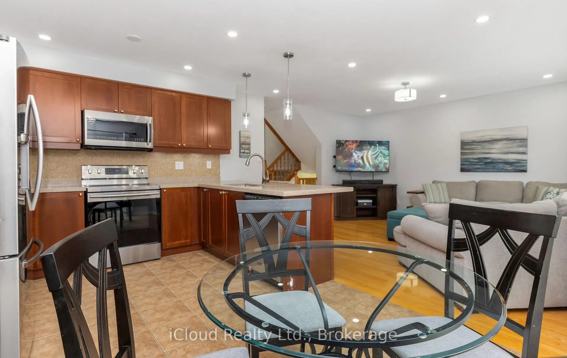 Photo 14 of 935 Vickerman Way, Milton, Coates — HOMEH