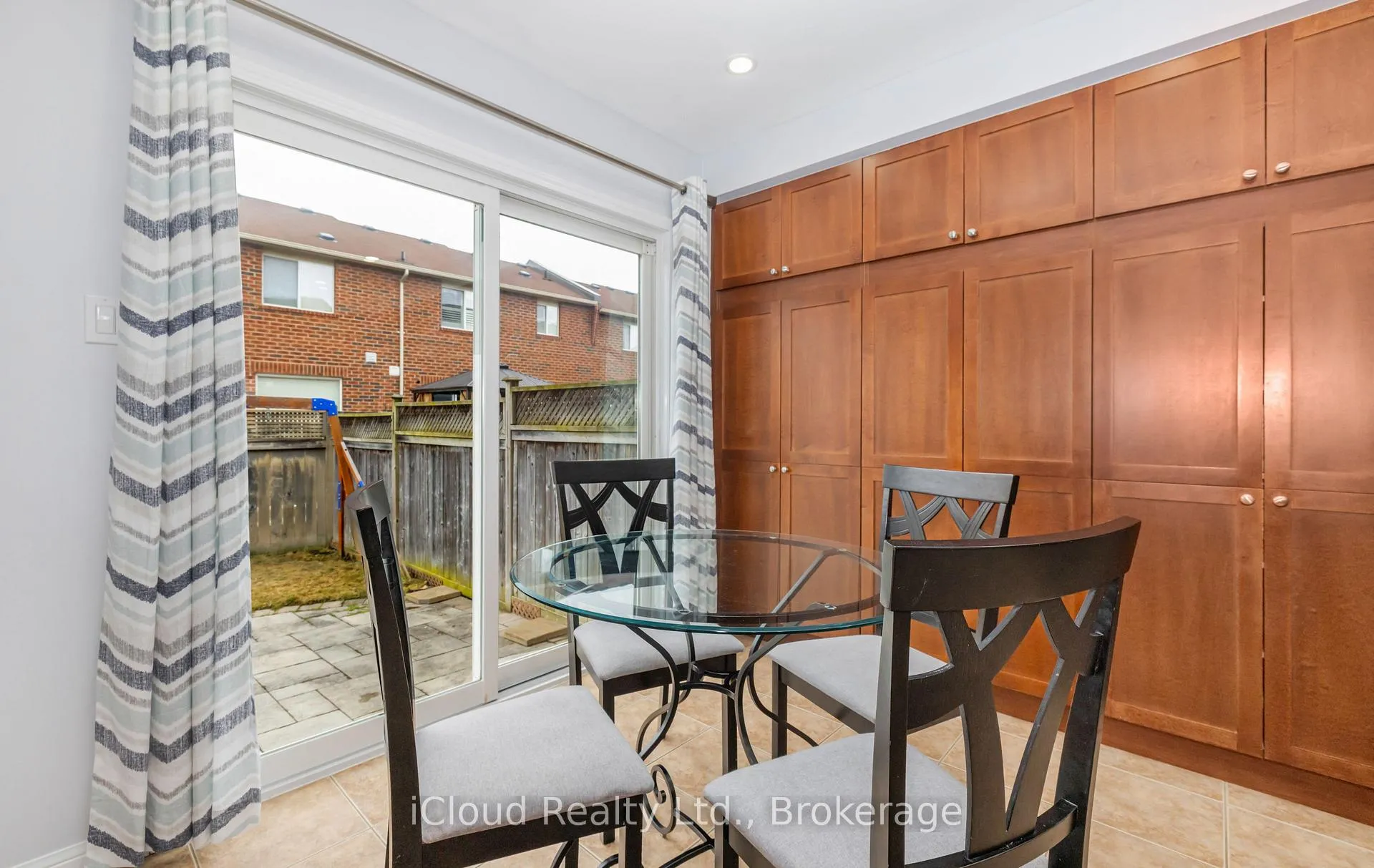 Photo 15 of 935 Vickerman Way, Milton, Coates — HOMEH