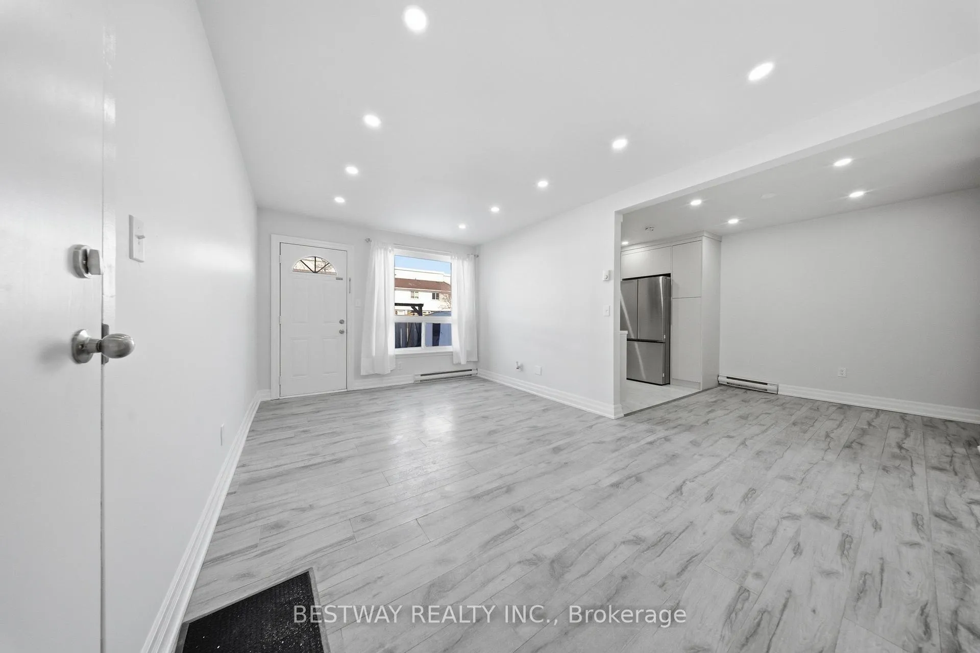 Front of Unit 36, 401 Wentworth Street W