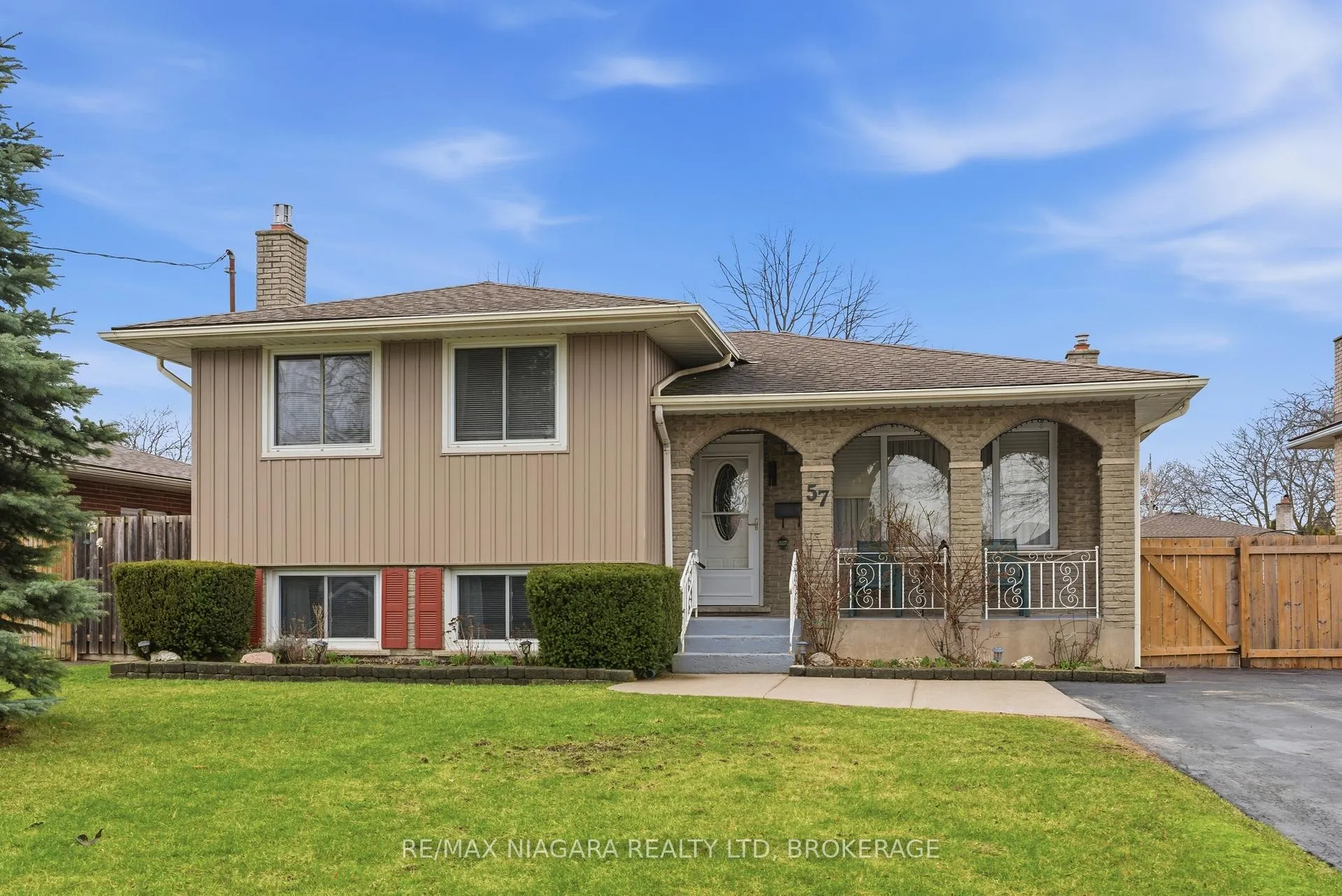 Photo 1 of 57 Meredith Drive, St. Catharines, Carlton/Bunting — HOMEH