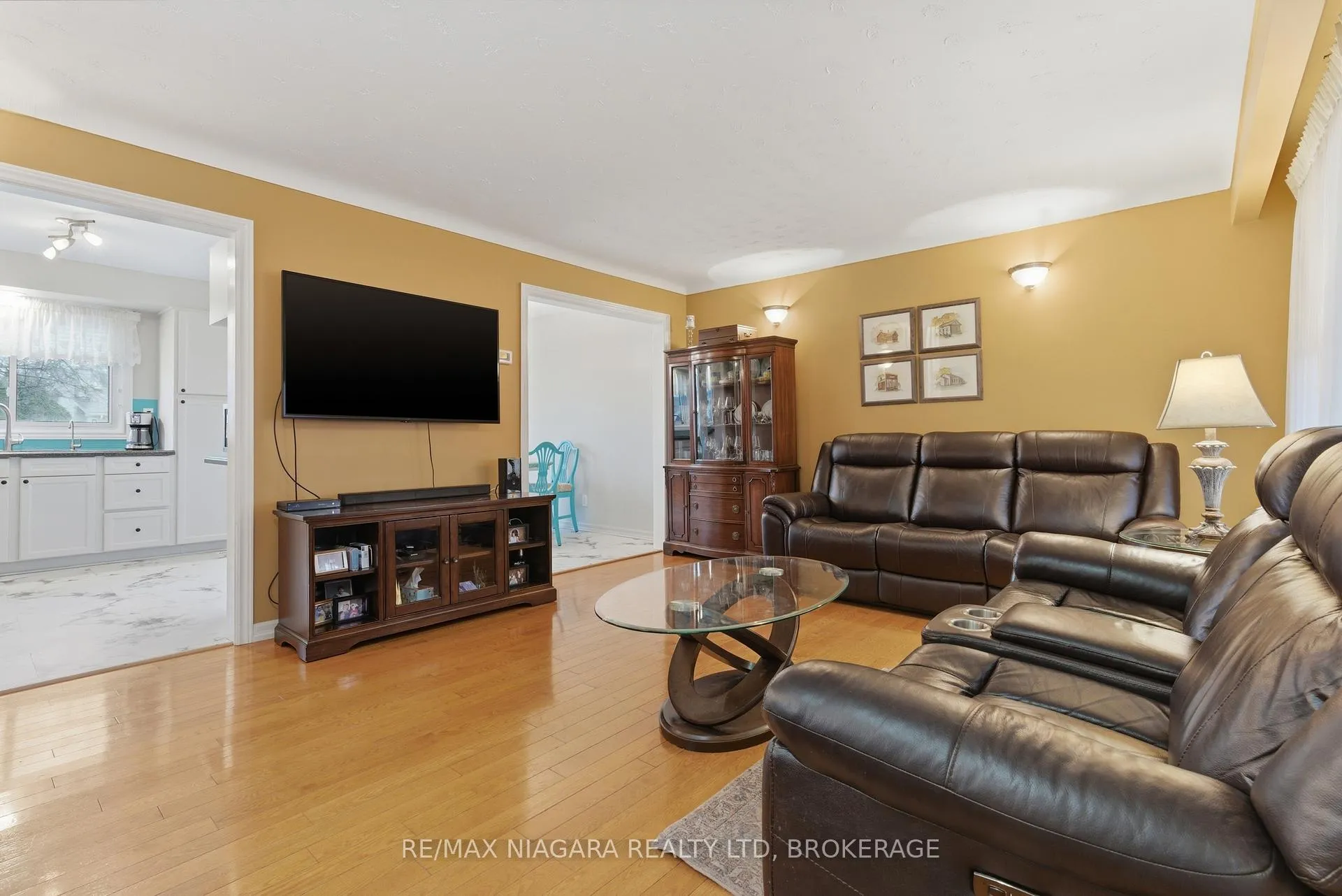 Photo 3 of 57 Meredith Drive, St. Catharines, Carlton/Bunting — HOMEH