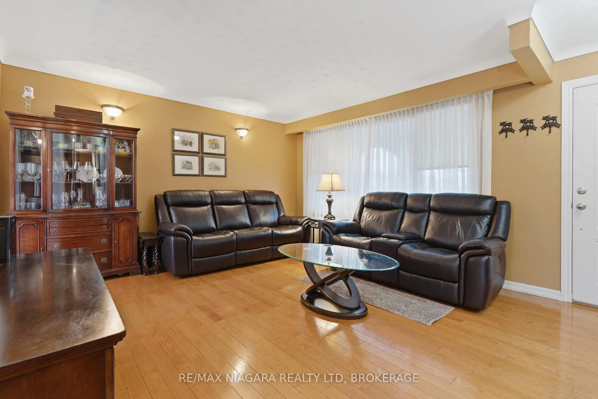 Photo 4 of 57 Meredith Drive, St. Catharines, Carlton/Bunting — HOMEH