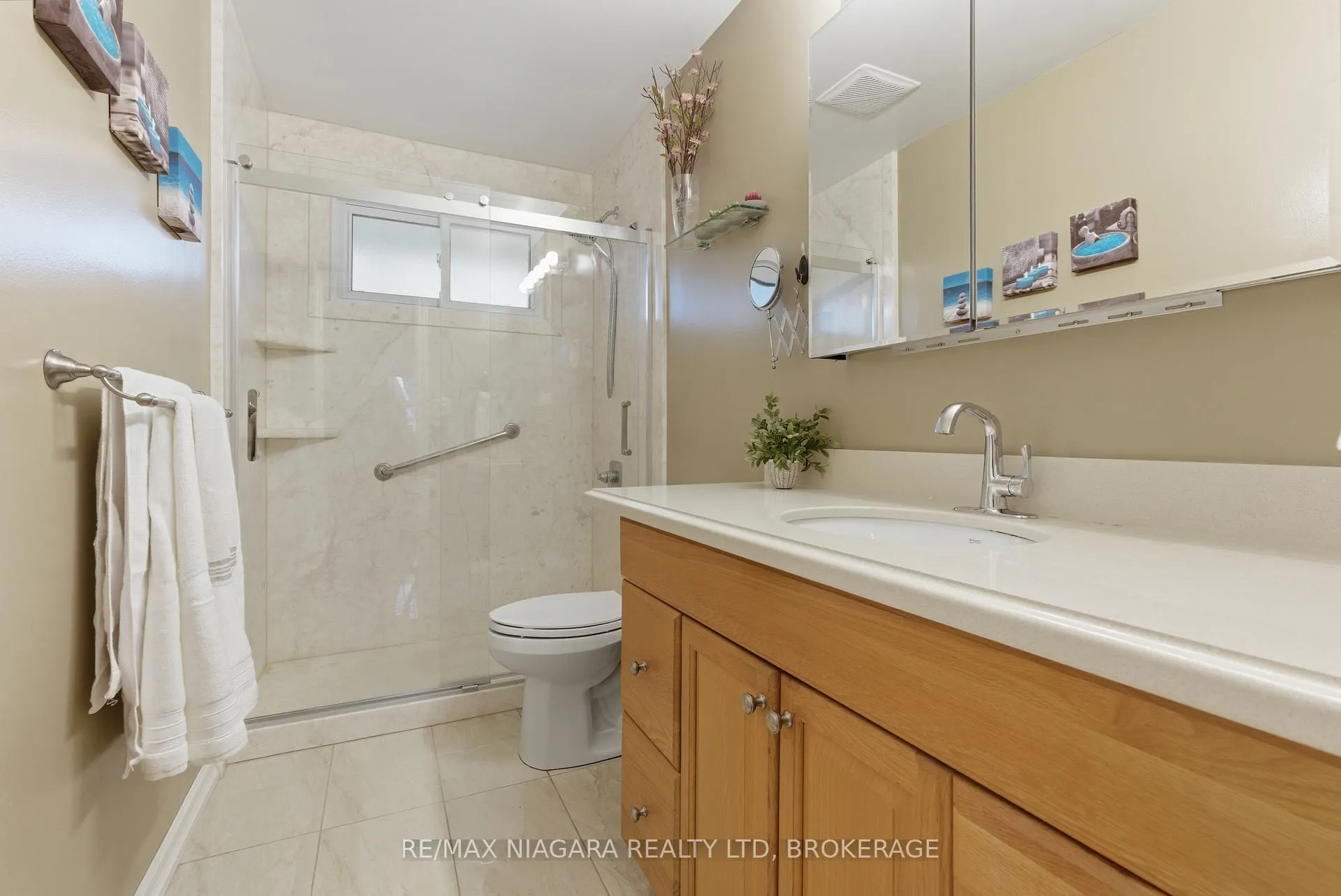 Photo 11 of 57 Meredith Drive, St. Catharines, Carlton/Bunting — HOMEH