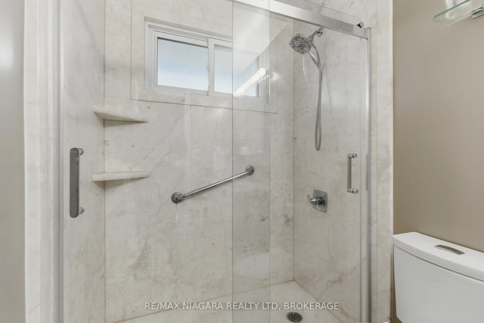 Photo 12 of 57 Meredith Drive, St. Catharines, Carlton/Bunting — HOMEH