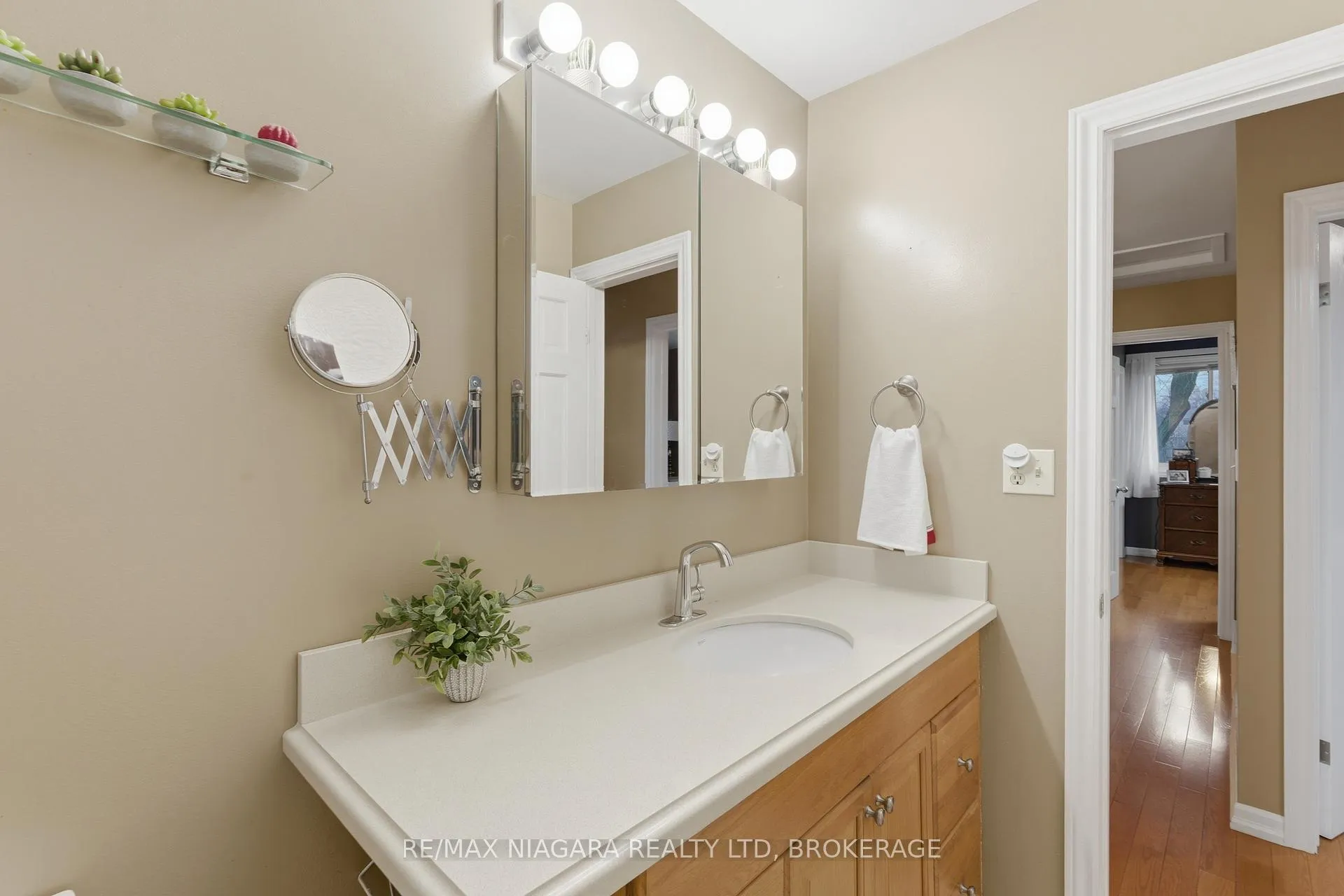 Photo 13 of 57 Meredith Drive, St. Catharines, Carlton/Bunting — HOMEH