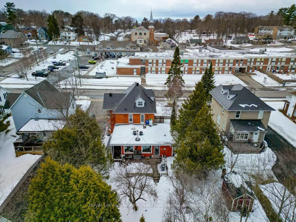 Photo 4 of 79 Gibson Street, Parry Sound — HOMEH