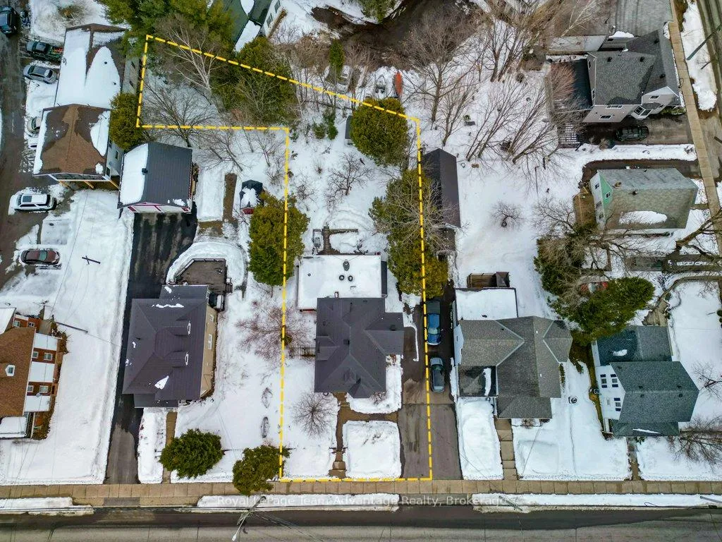 Photo 6 of 79 Gibson Street, Parry Sound — HOMEH