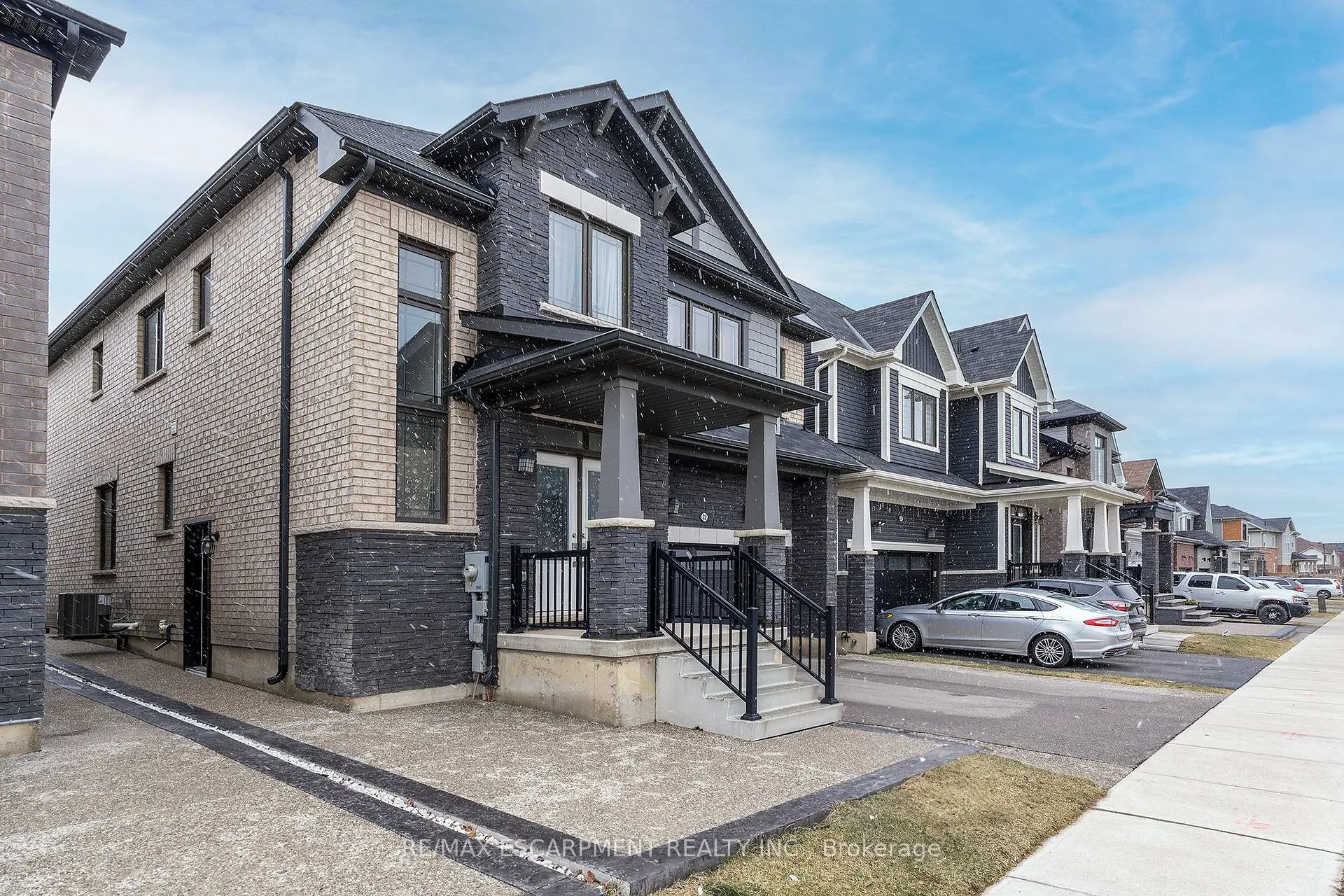 Photo 2 of Unit Lower, 22 Whithorn Crescent, Haldimand — HOMEH