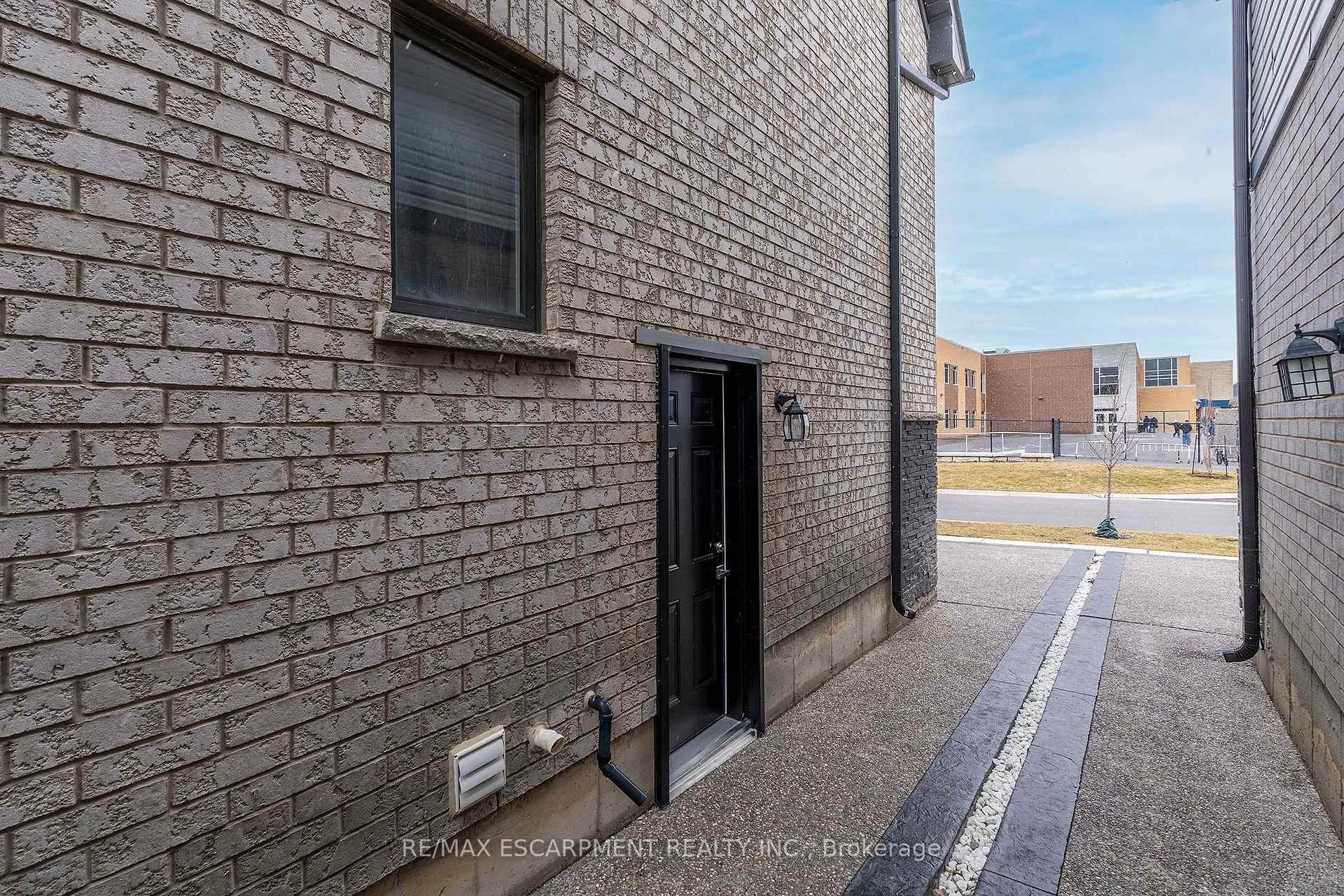Photo 16 of Unit Lower, 22 Whithorn Crescent, Haldimand — HOMEH