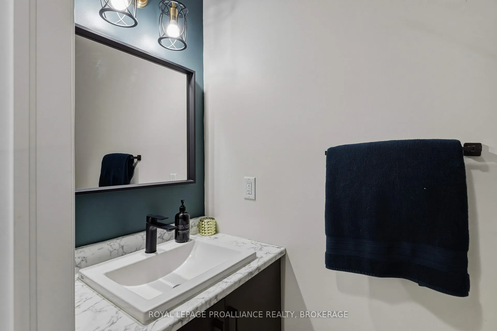 Photo 5 of 894 Riverview Way, Kingston, Kingston East (Incl Barret Crt) — HOMEH