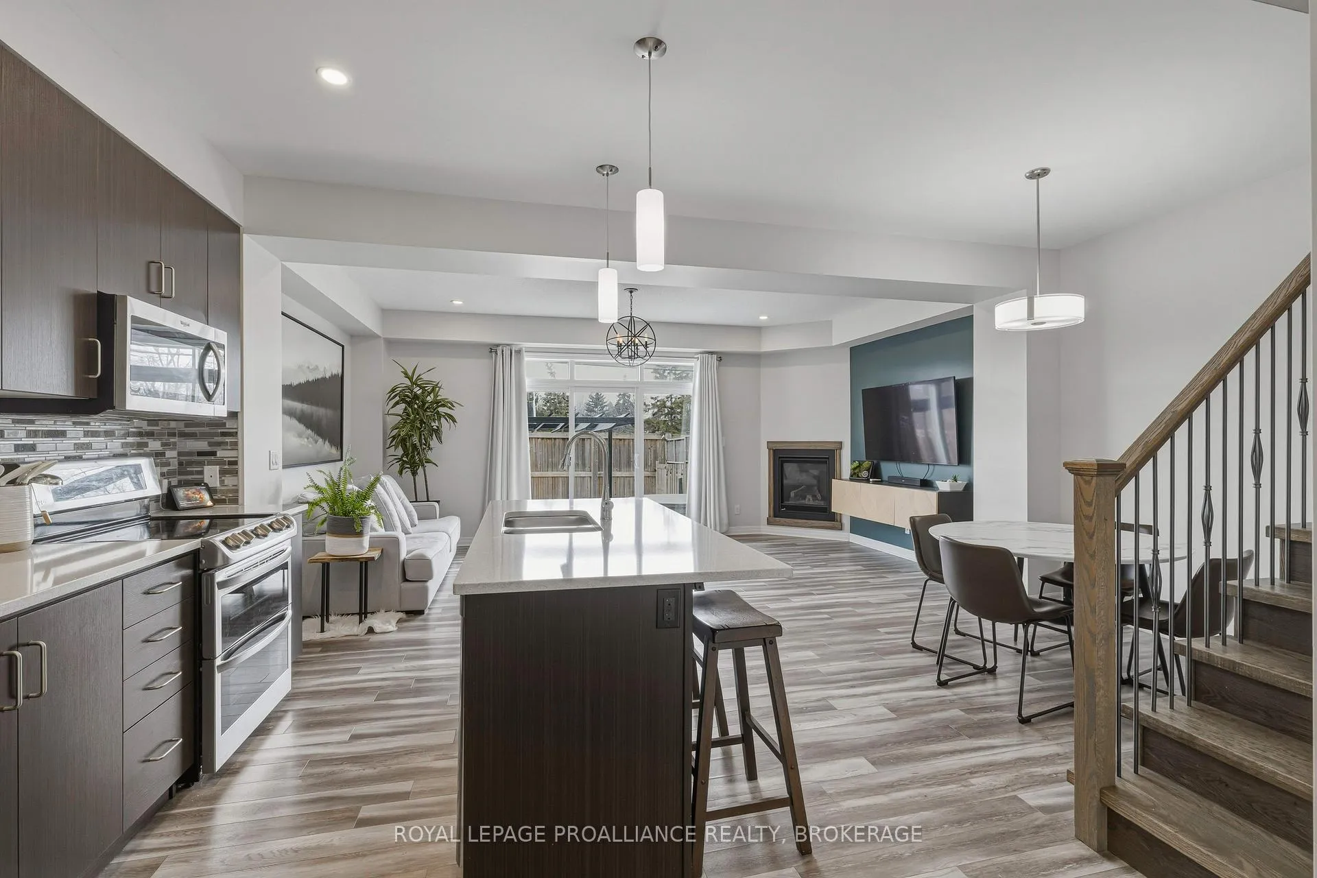 Photo 7 of 894 Riverview Way, Kingston, Kingston East (Incl Barret Crt) — HOMEH
