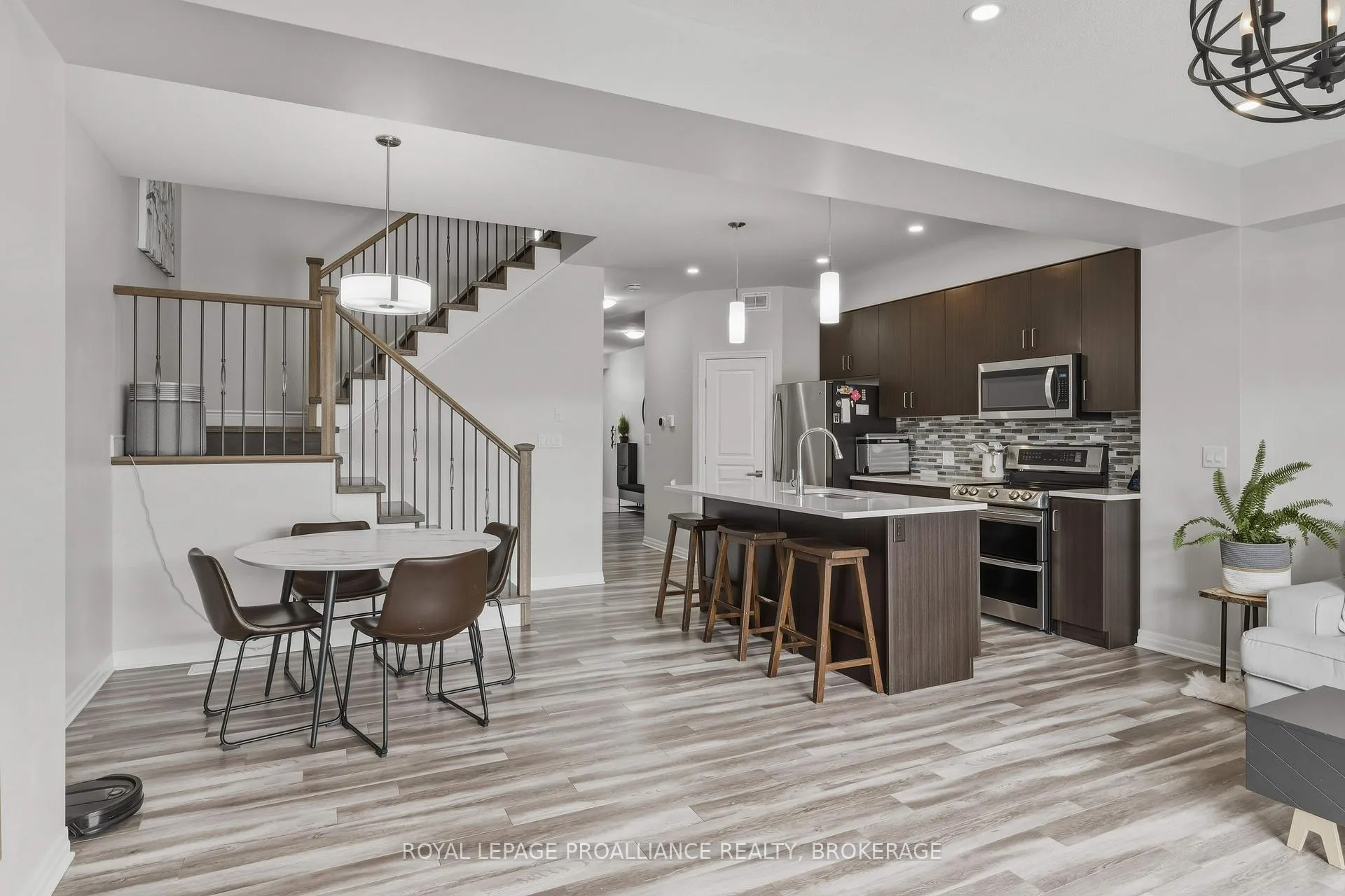 Photo 8 of 894 Riverview Way, Kingston, Kingston East (Incl Barret Crt) — HOMEH
