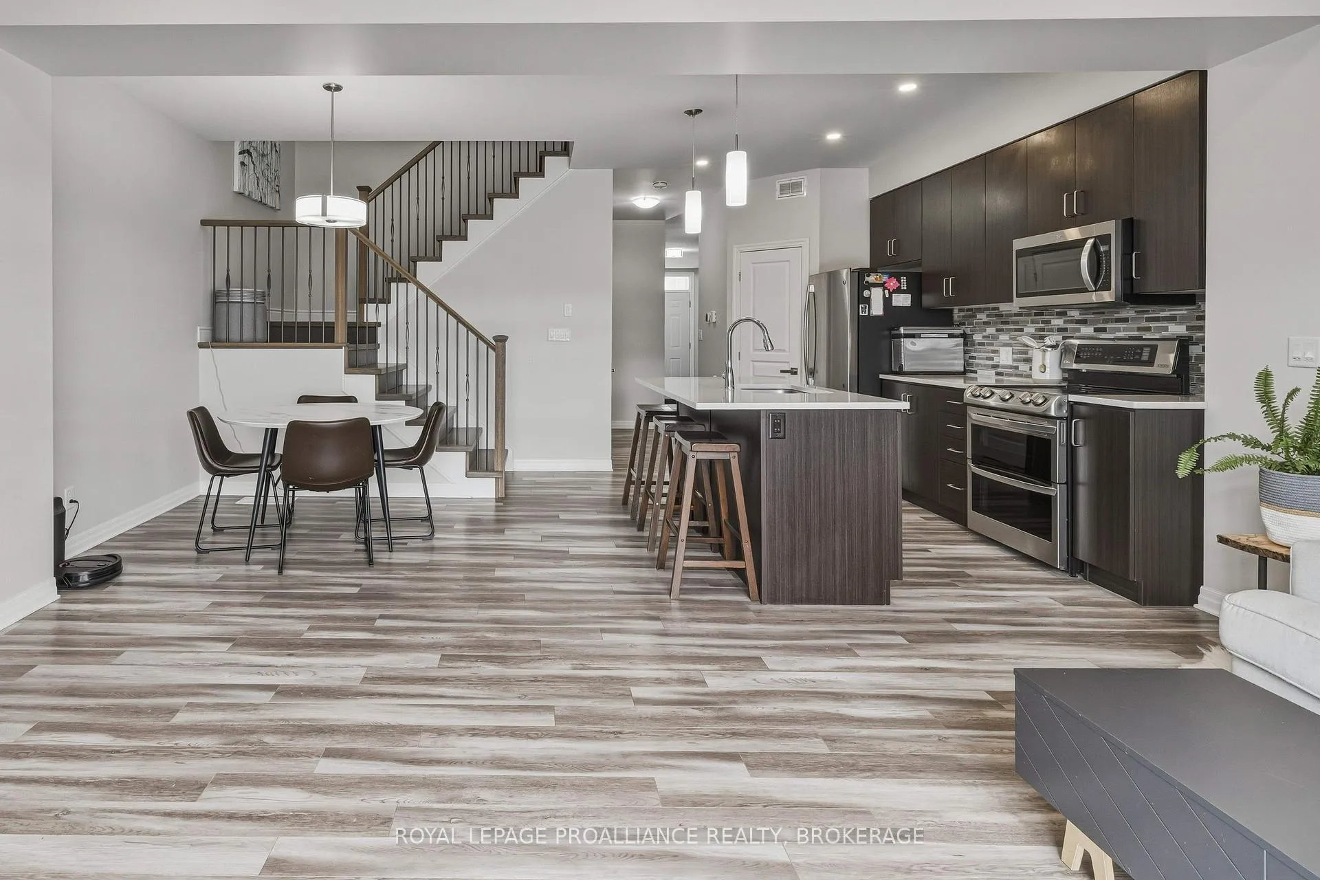 Photo 9 of 894 Riverview Way, Kingston, Kingston East (Incl Barret Crt) — HOMEH