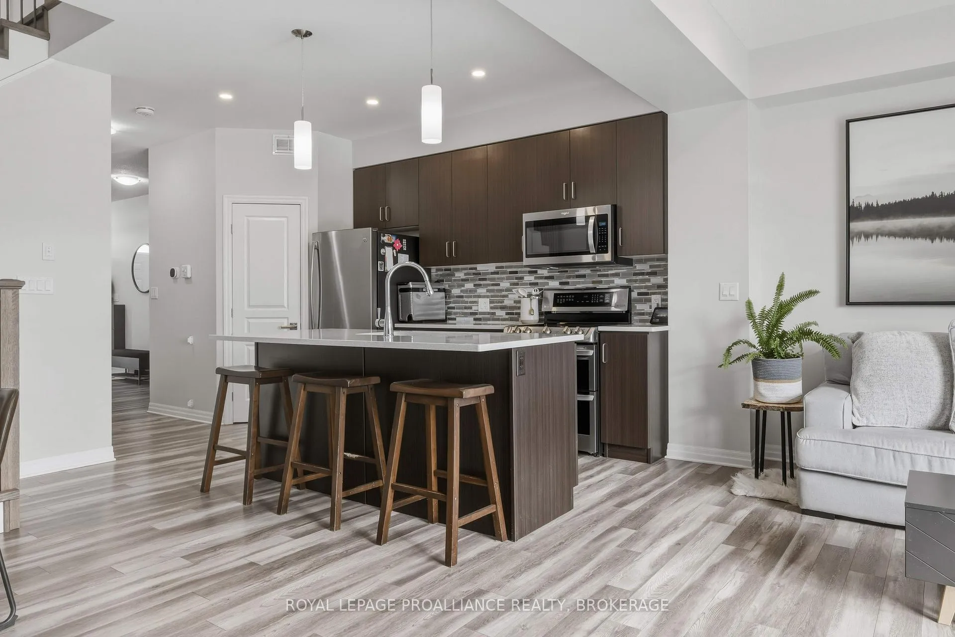 Photo 10 of 894 Riverview Way, Kingston, Kingston East (Incl Barret Crt) — HOMEH