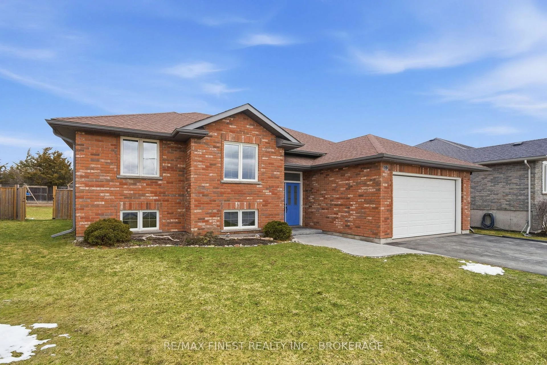 Photo 3 of 19 Freedom Crescent, Quinte West, Sidney Ward — HOMEH